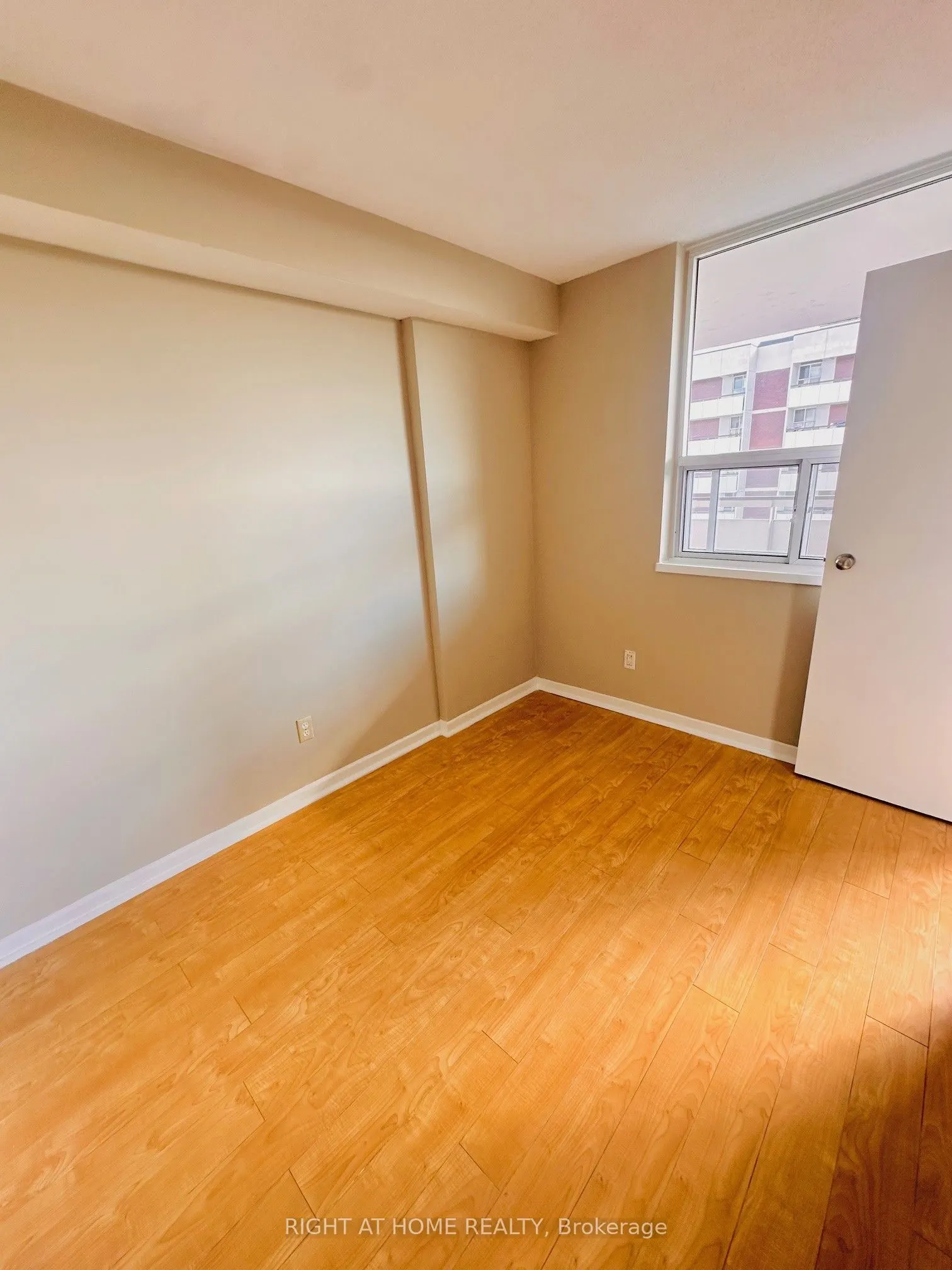1 Royal Orchard Boulevard, #1107