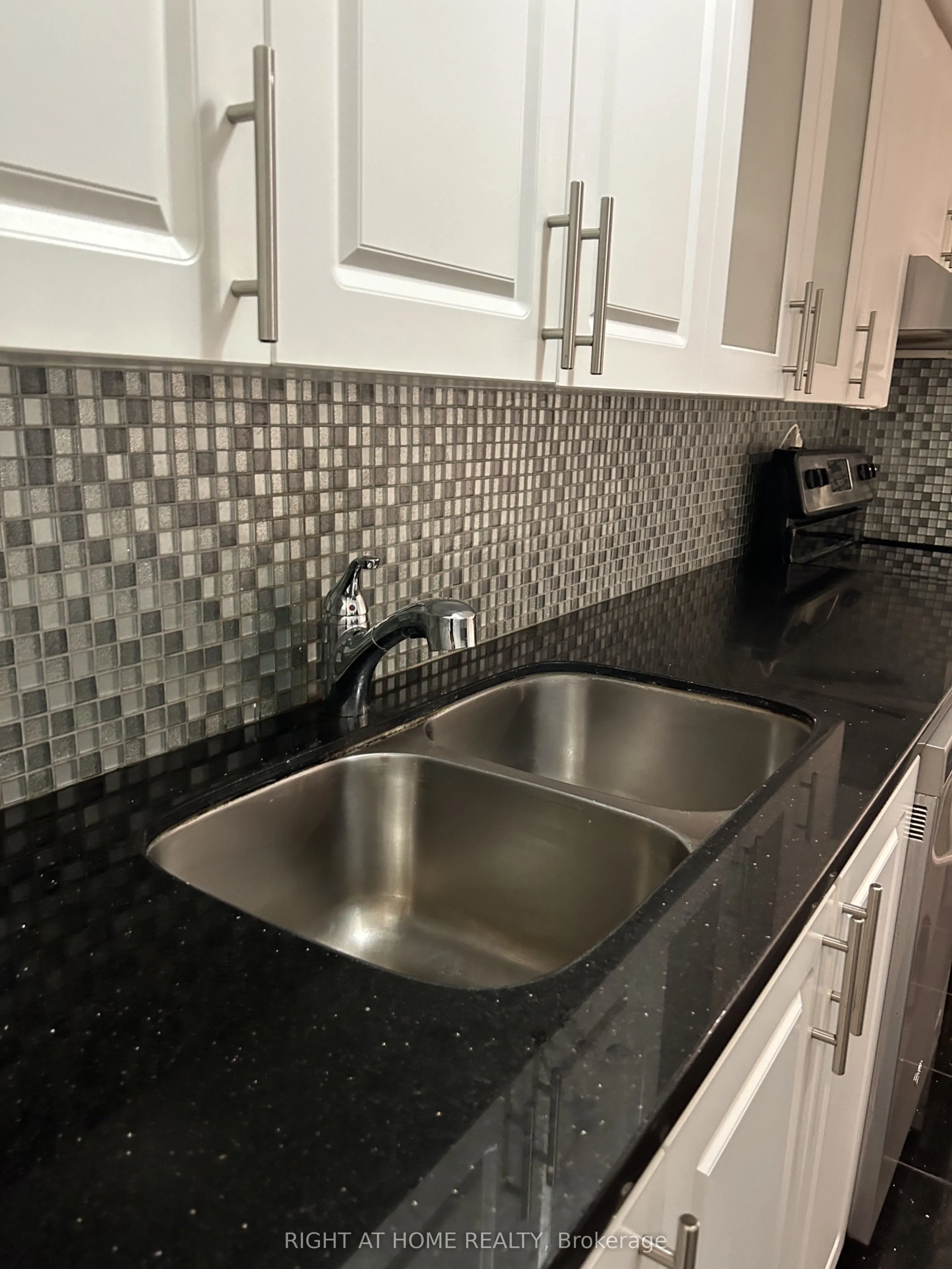 1 Royal Orchard Boulevard, #1107
