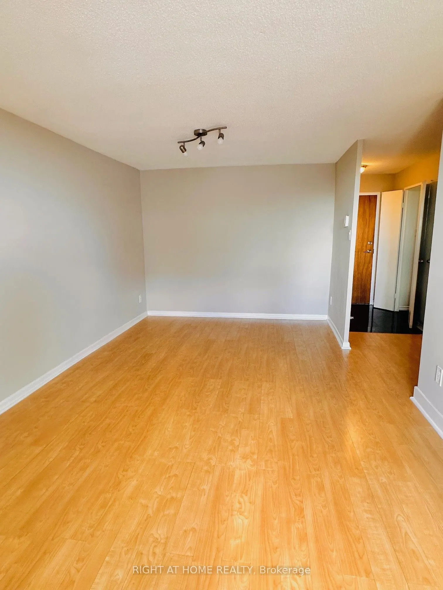 1 Royal Orchard Boulevard, #1107