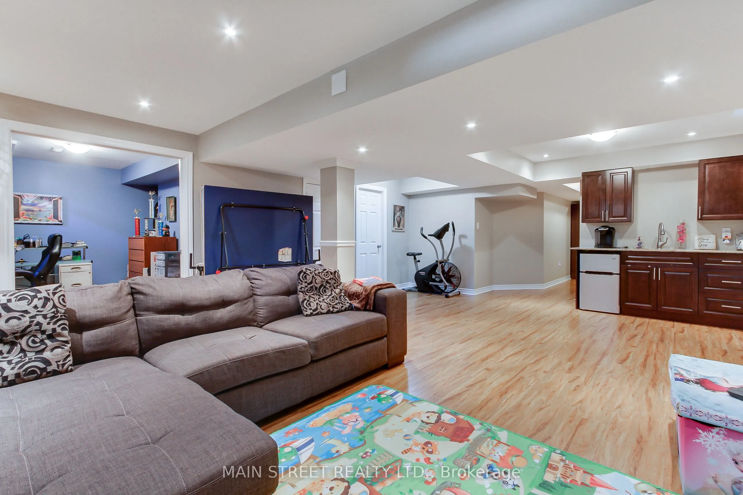 6 Amstel Avenue