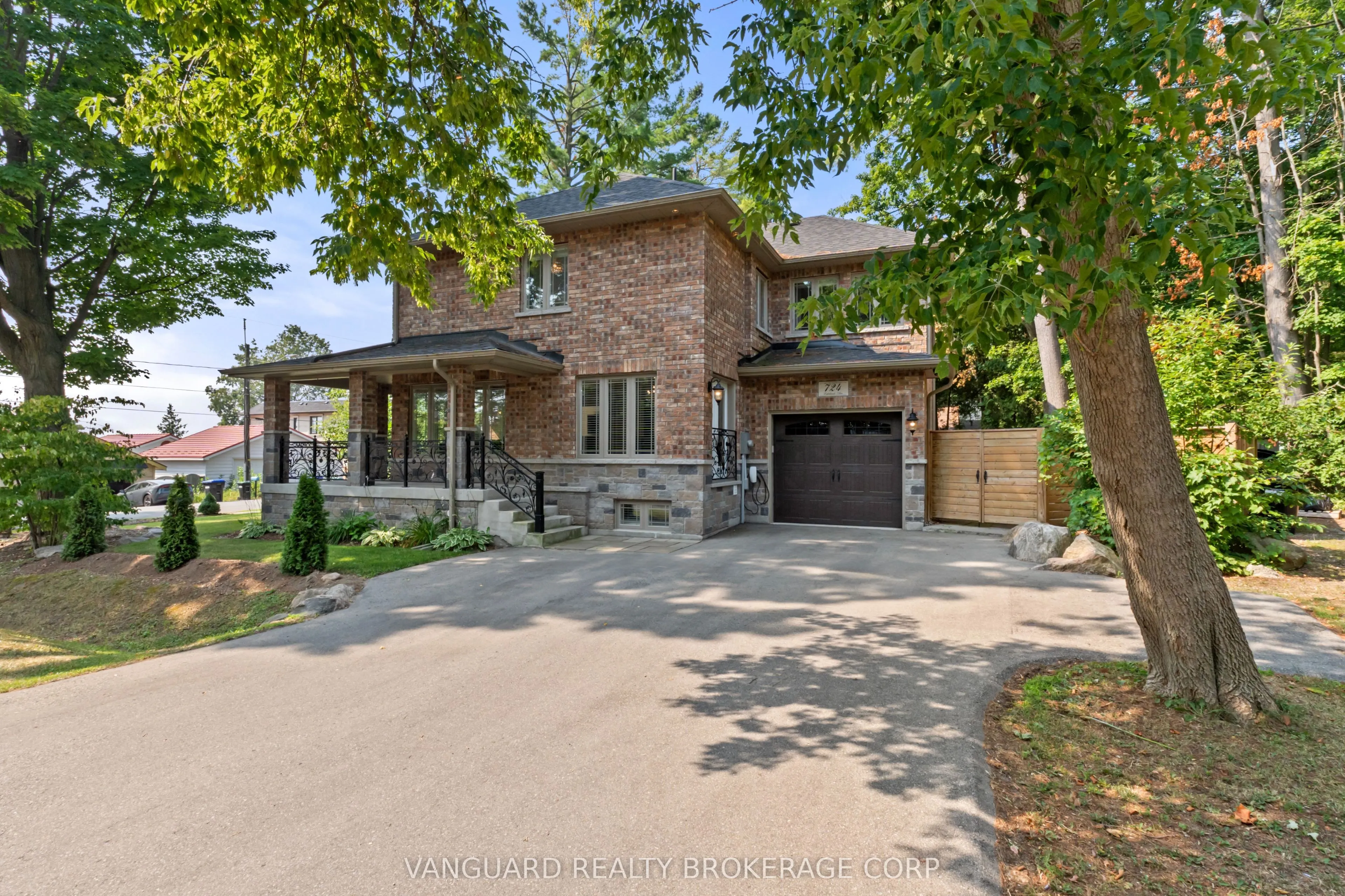 724 Lakelands Avenue