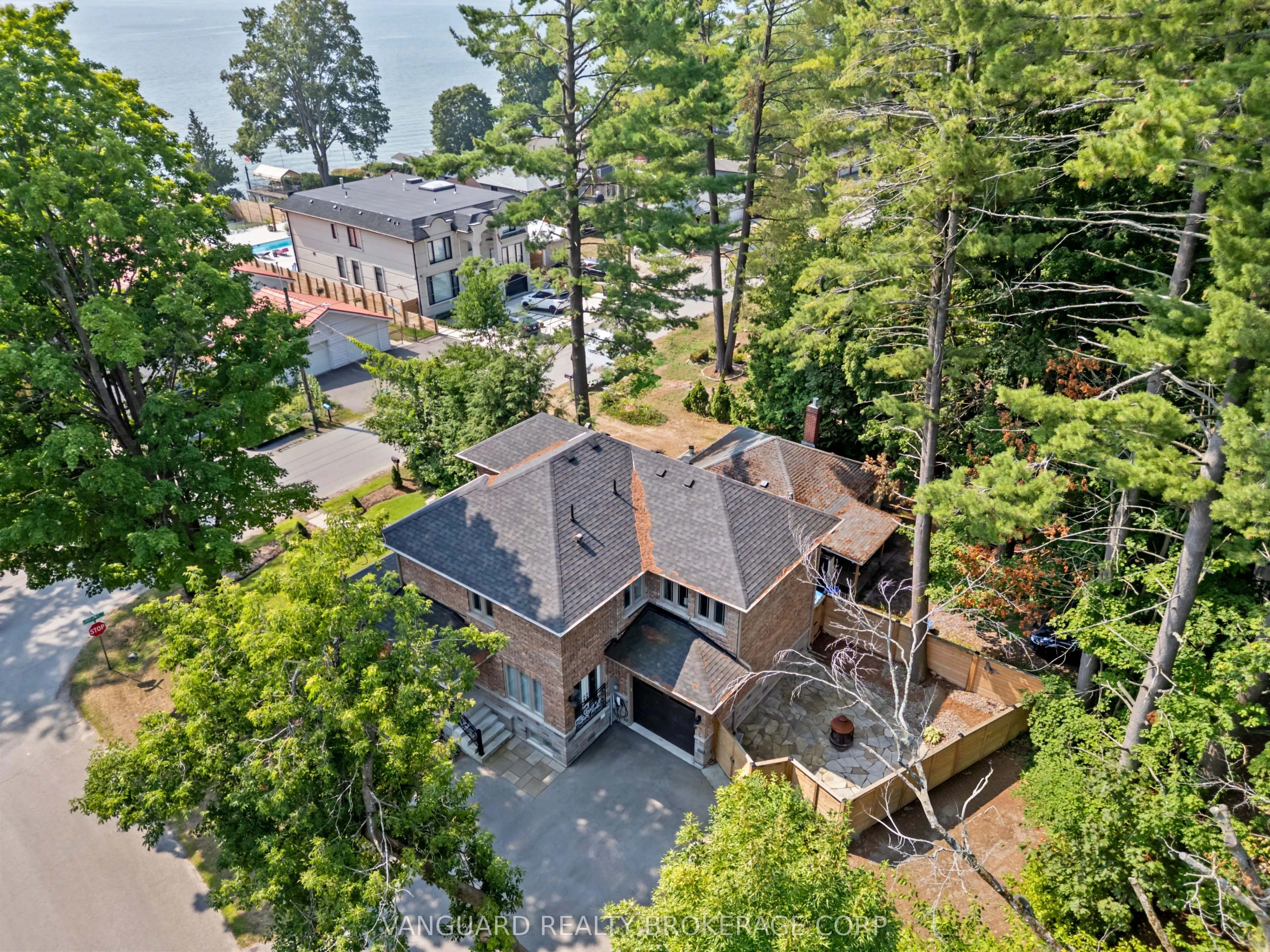 724 Lakelands Avenue