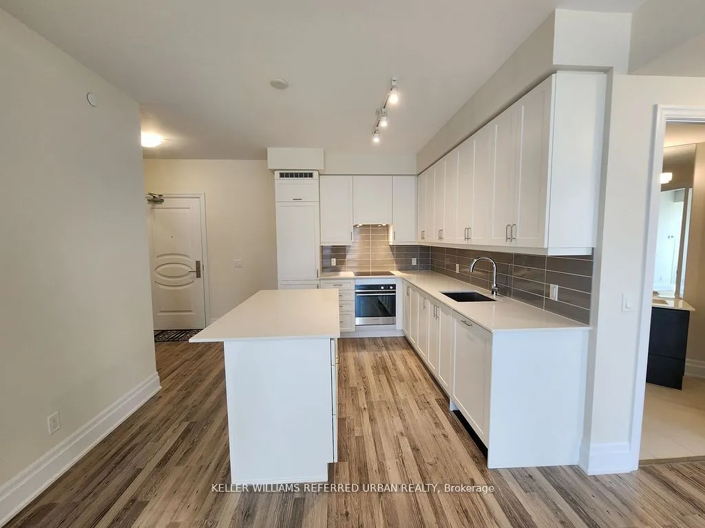 9075 Jane Street, #410
