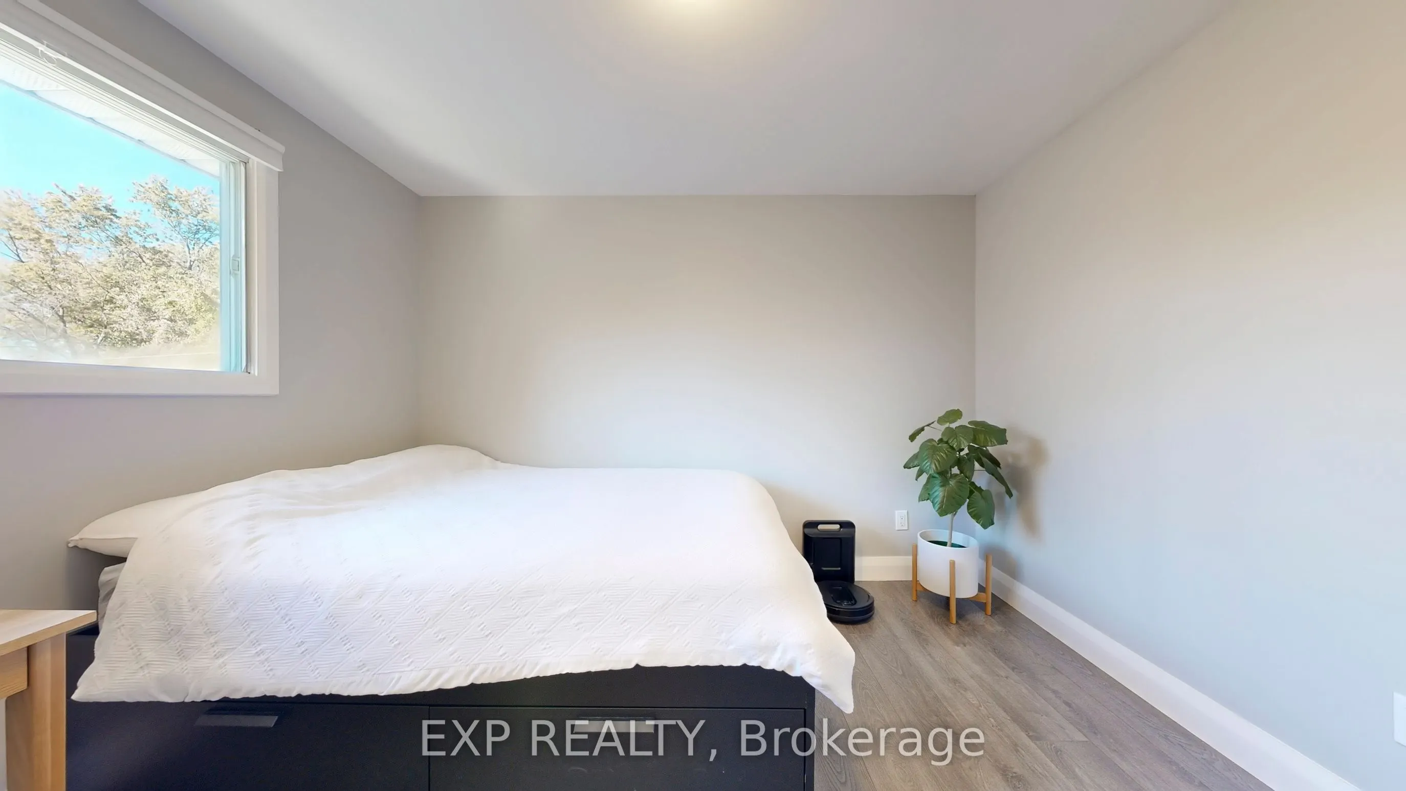 476 Aleah Crescent