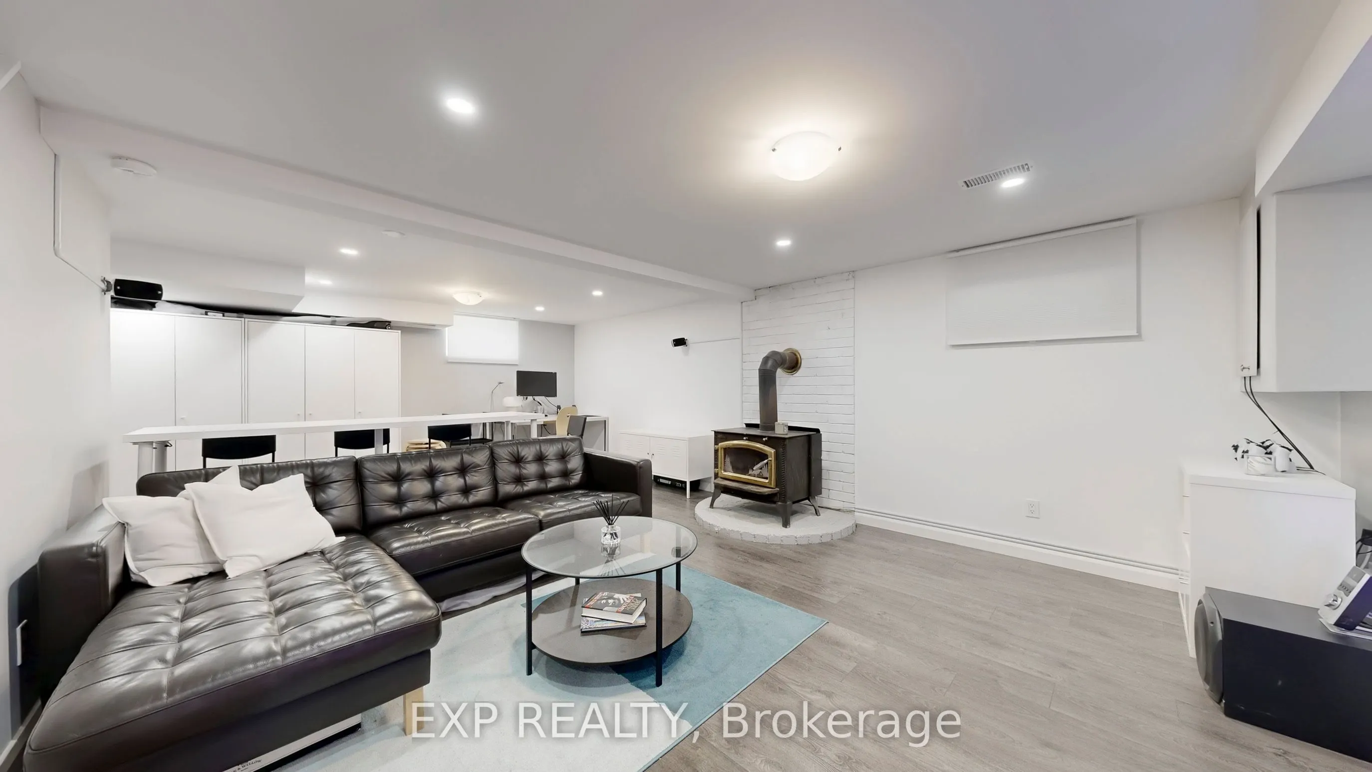 476 Aleah Crescent