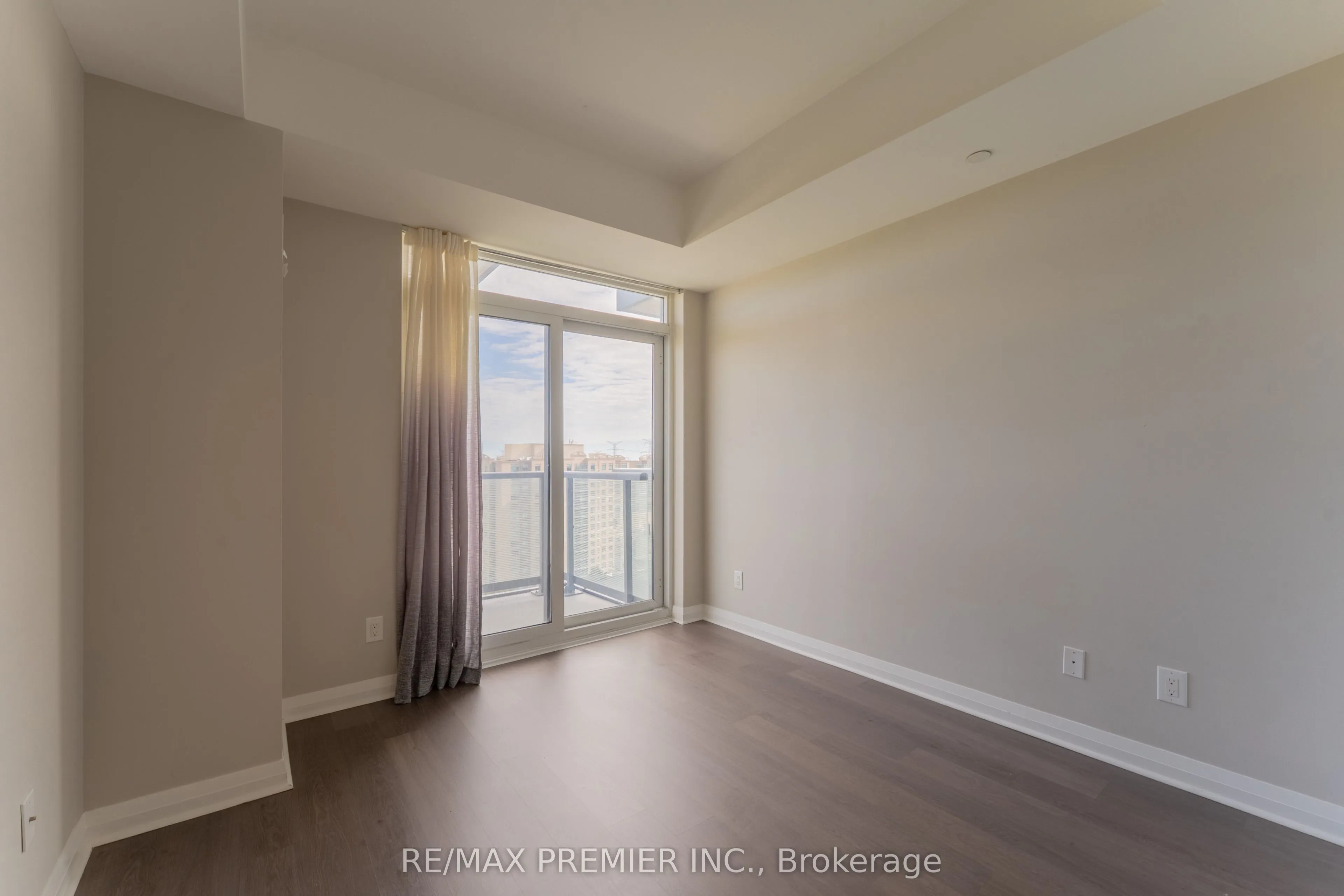 55 Oneida Crescent, #1401