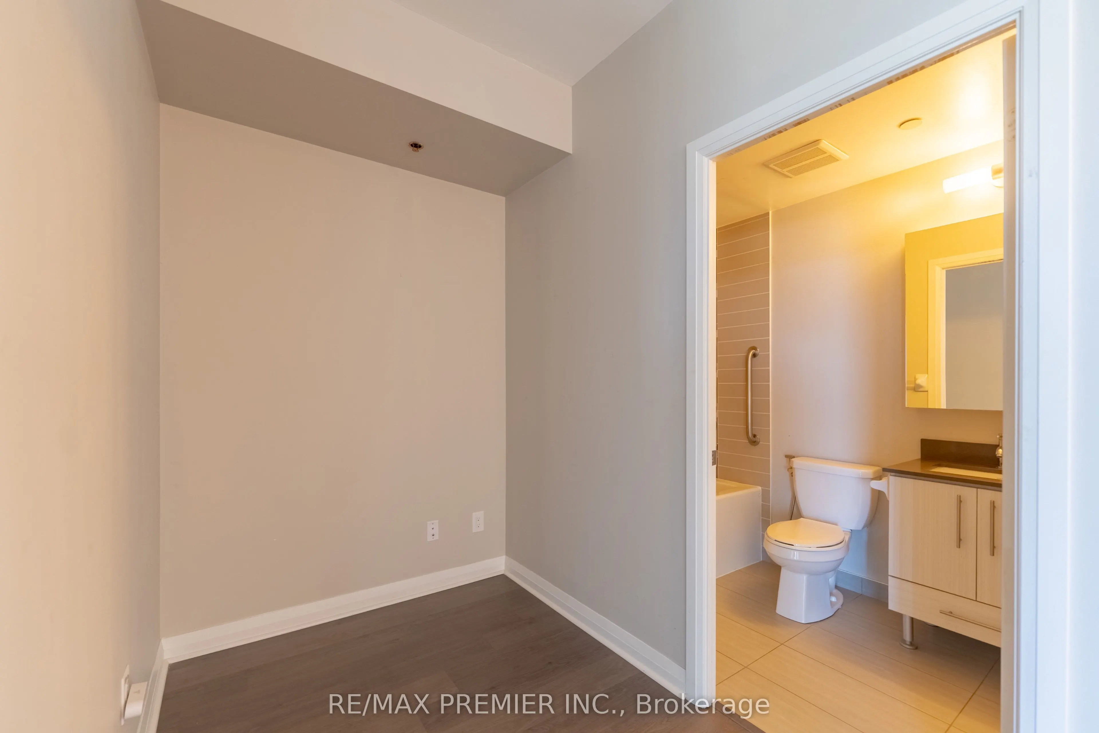55 Oneida Crescent, #1401