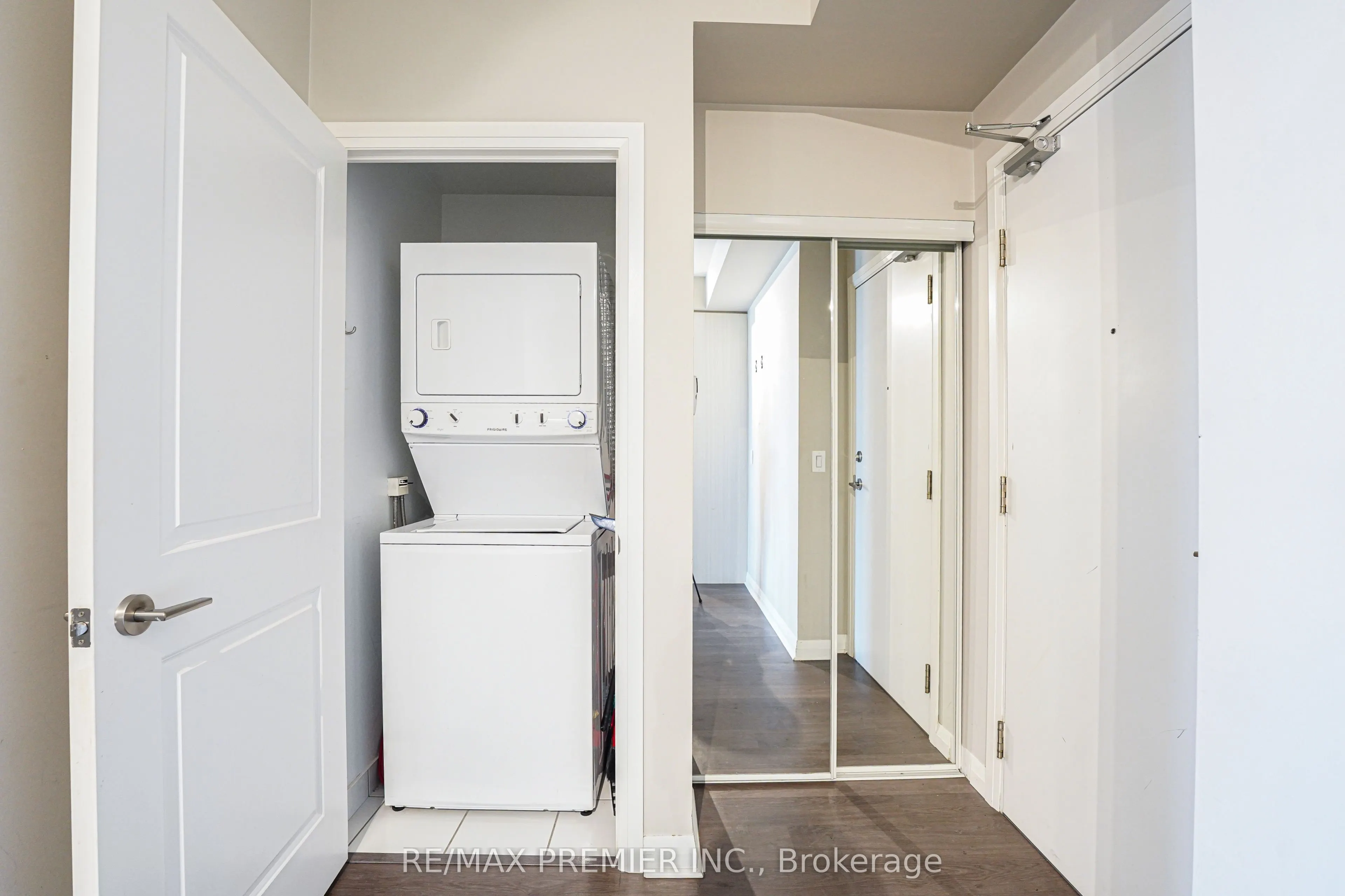 55 Oneida Crescent, #1401