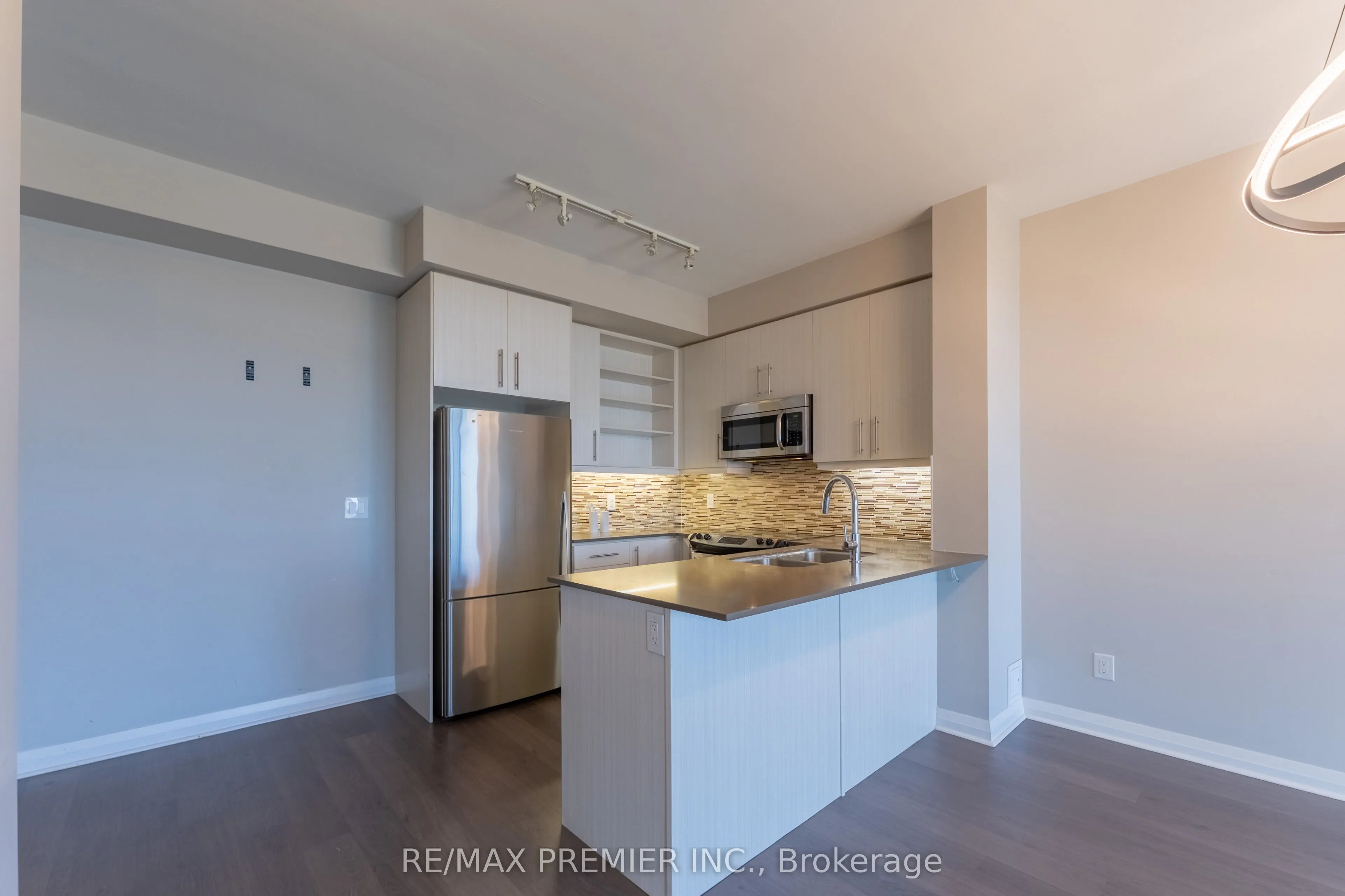 55 Oneida Crescent, #1401