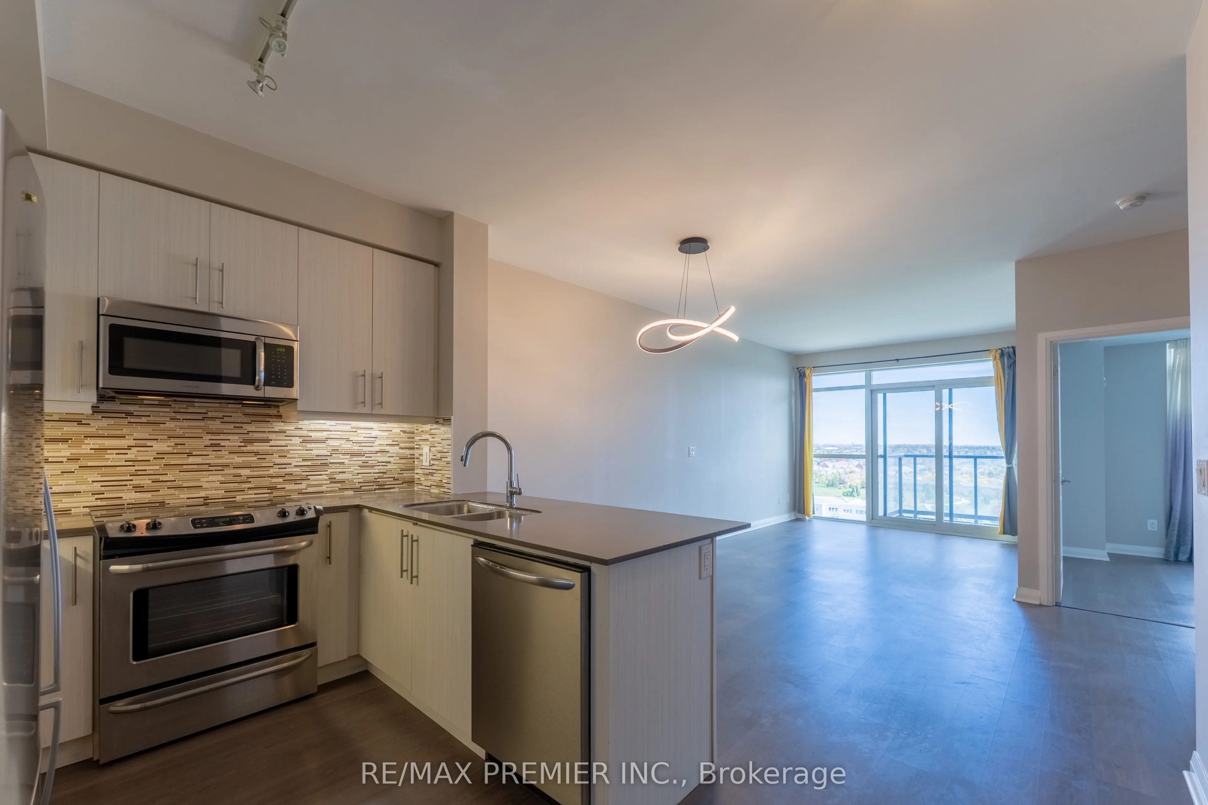 55 Oneida Crescent, #1401