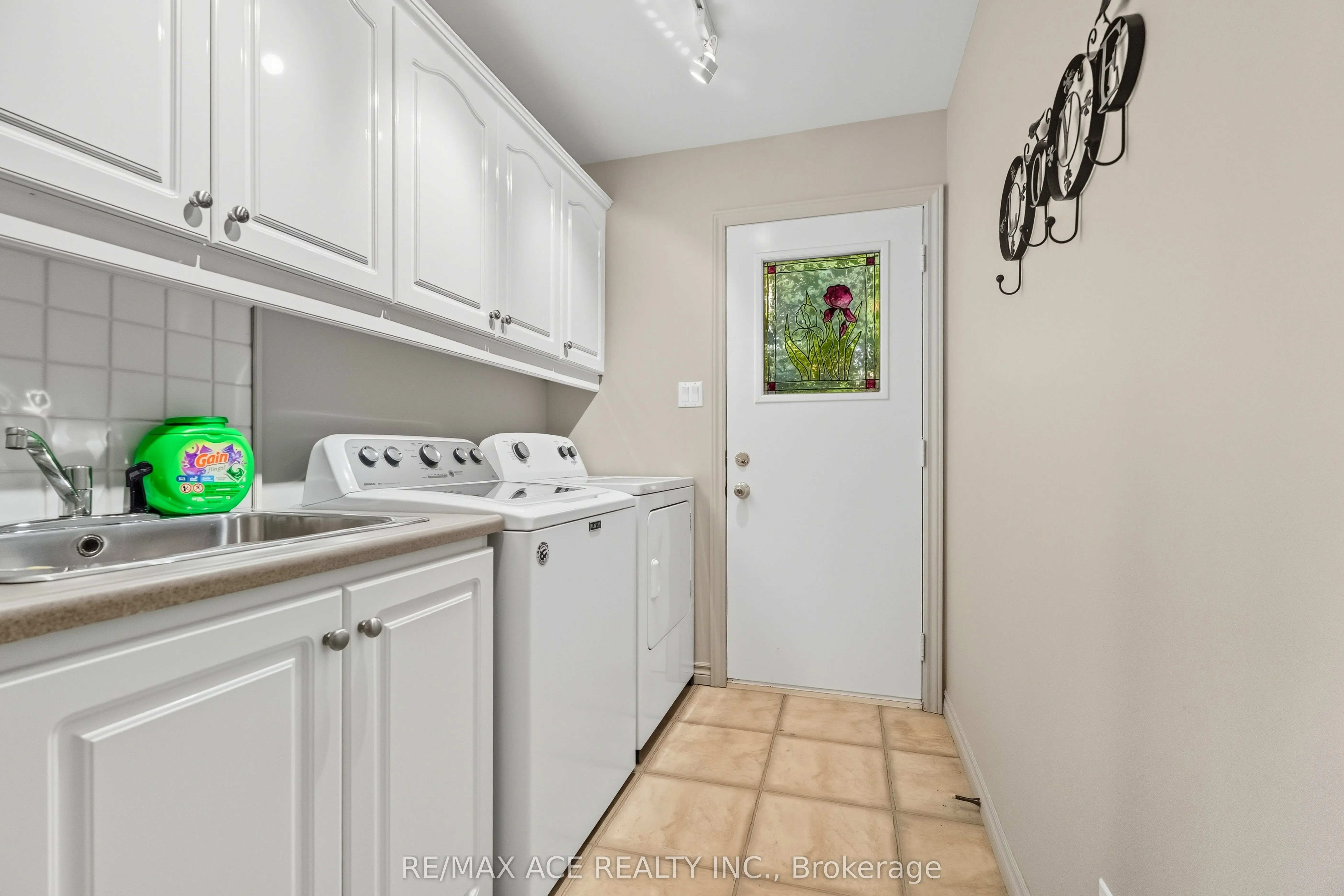 17 Black Willow Court