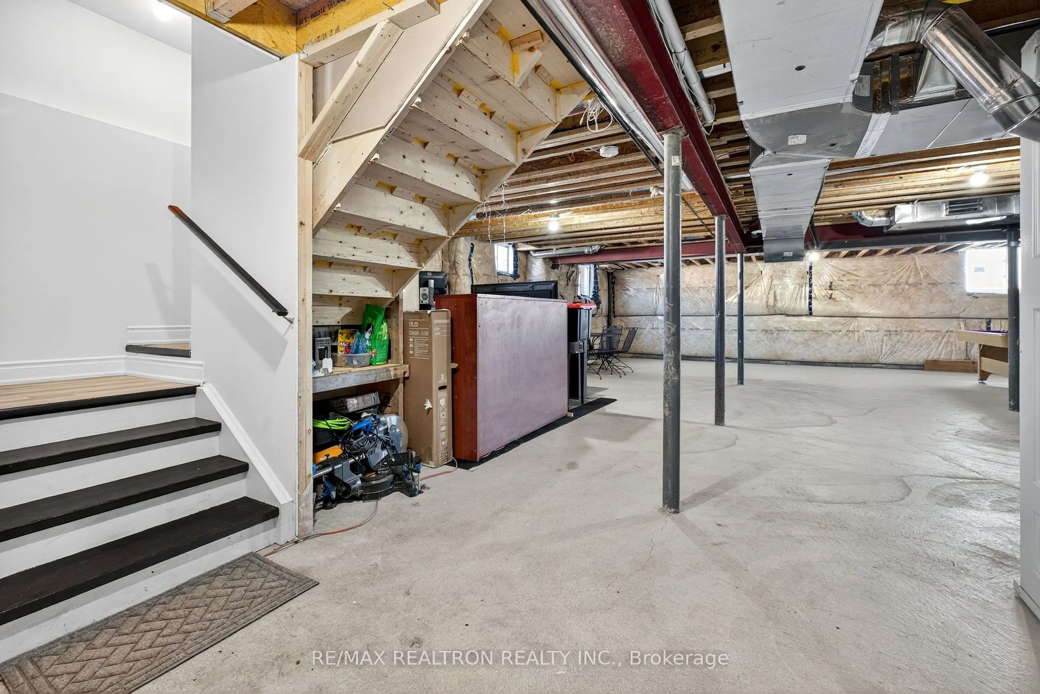 250 FERRAGINE Crescent