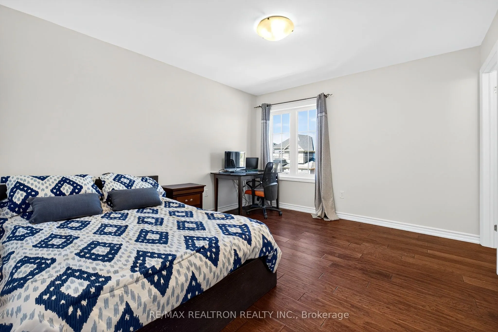 250 FERRAGINE Crescent