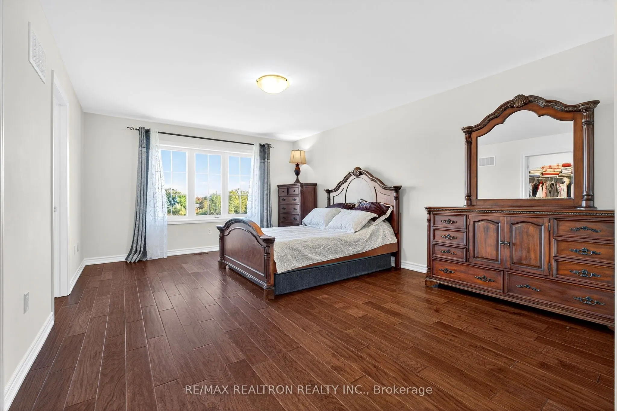 250 FERRAGINE Crescent