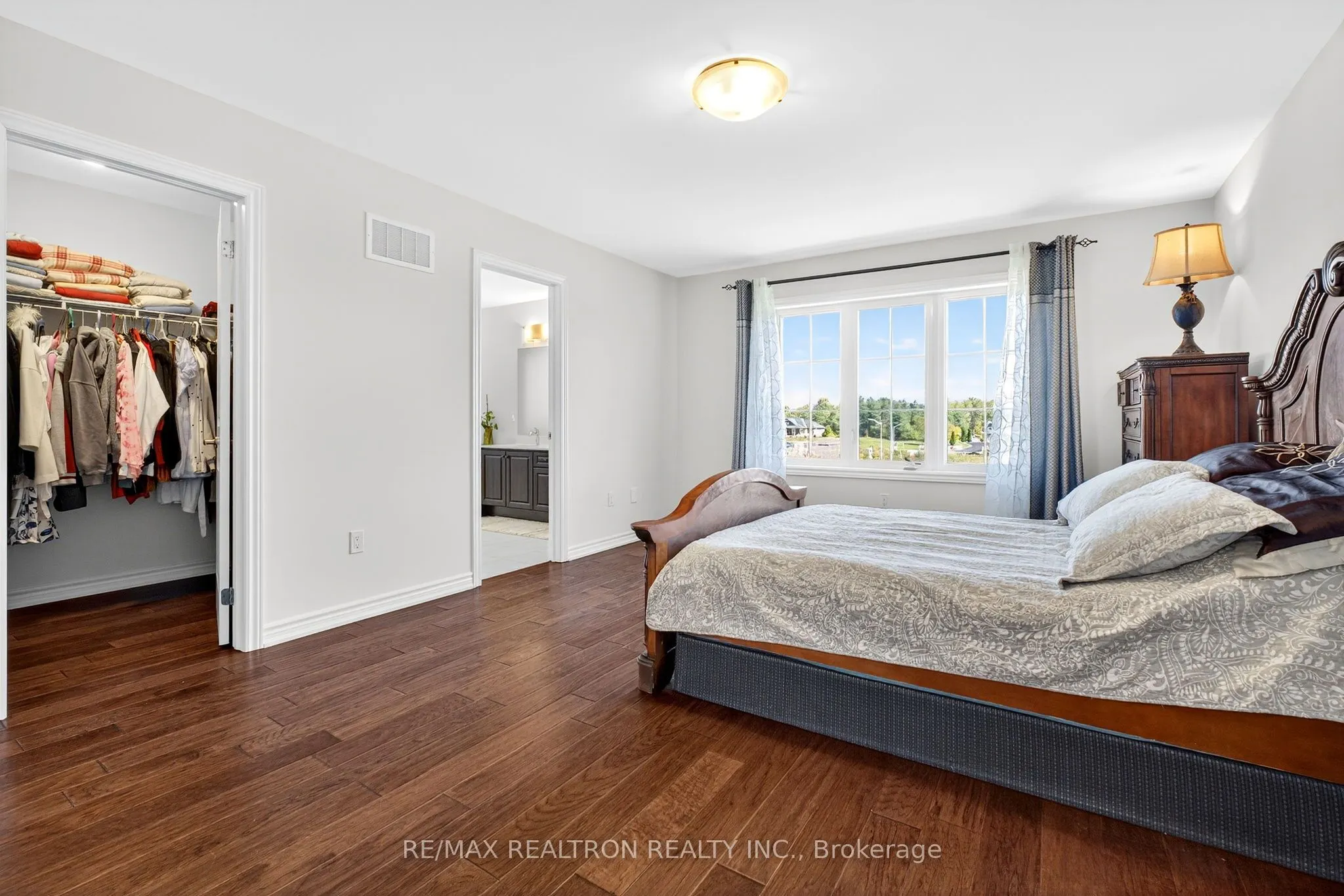250 FERRAGINE Crescent