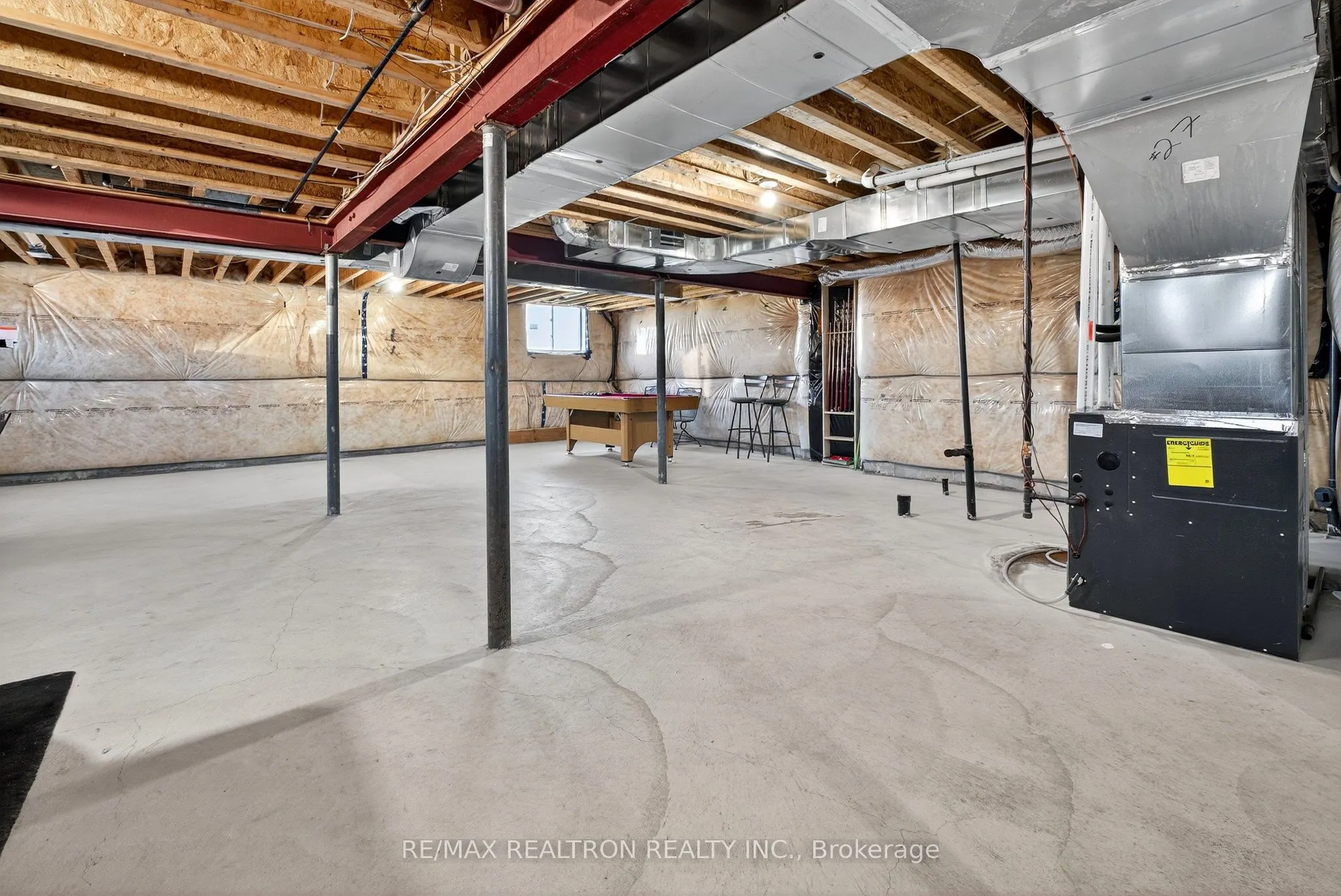 250 FERRAGINE Crescent