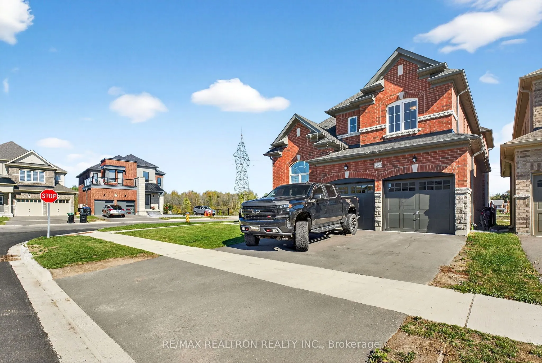250 FERRAGINE Crescent