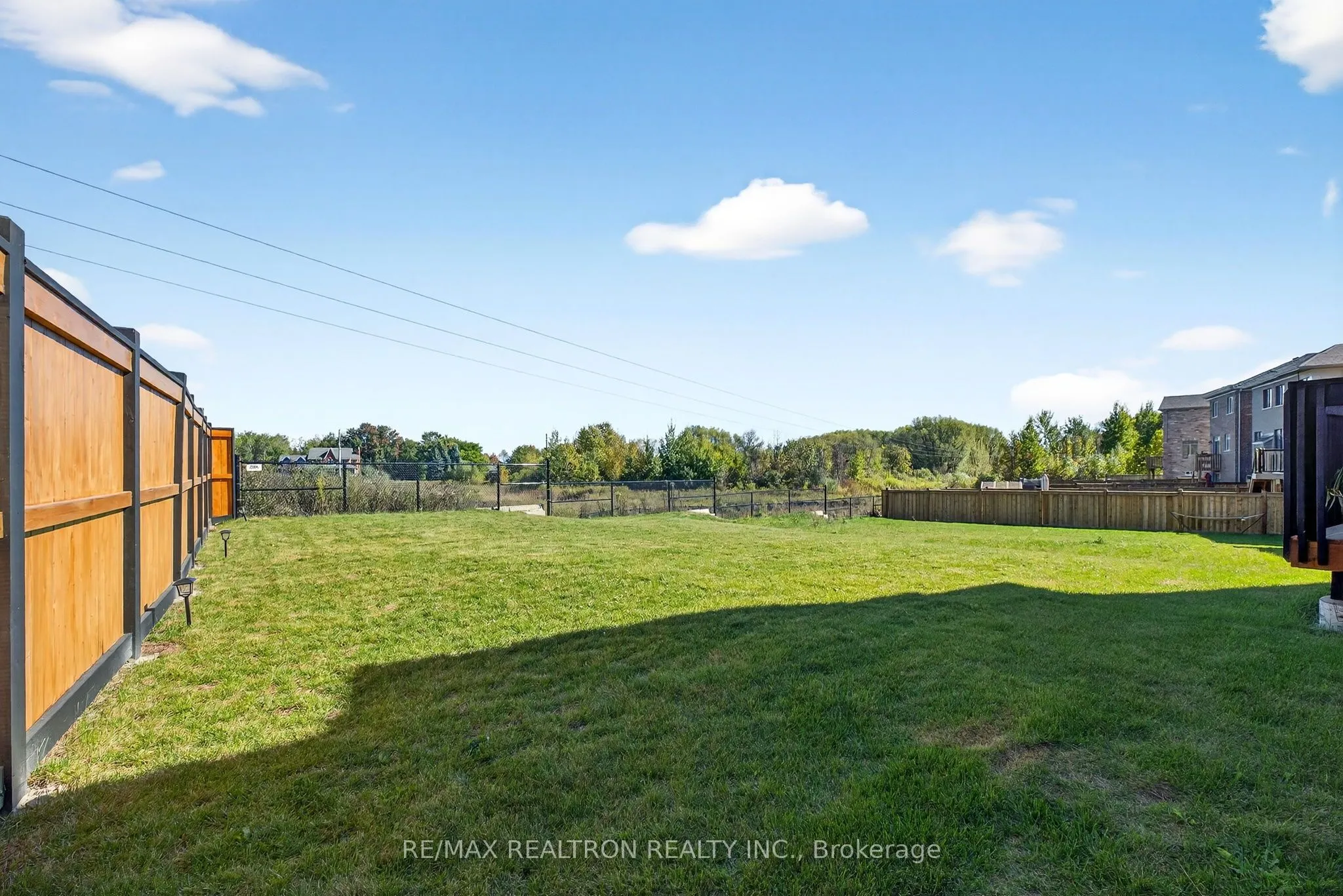 250 FERRAGINE Crescent