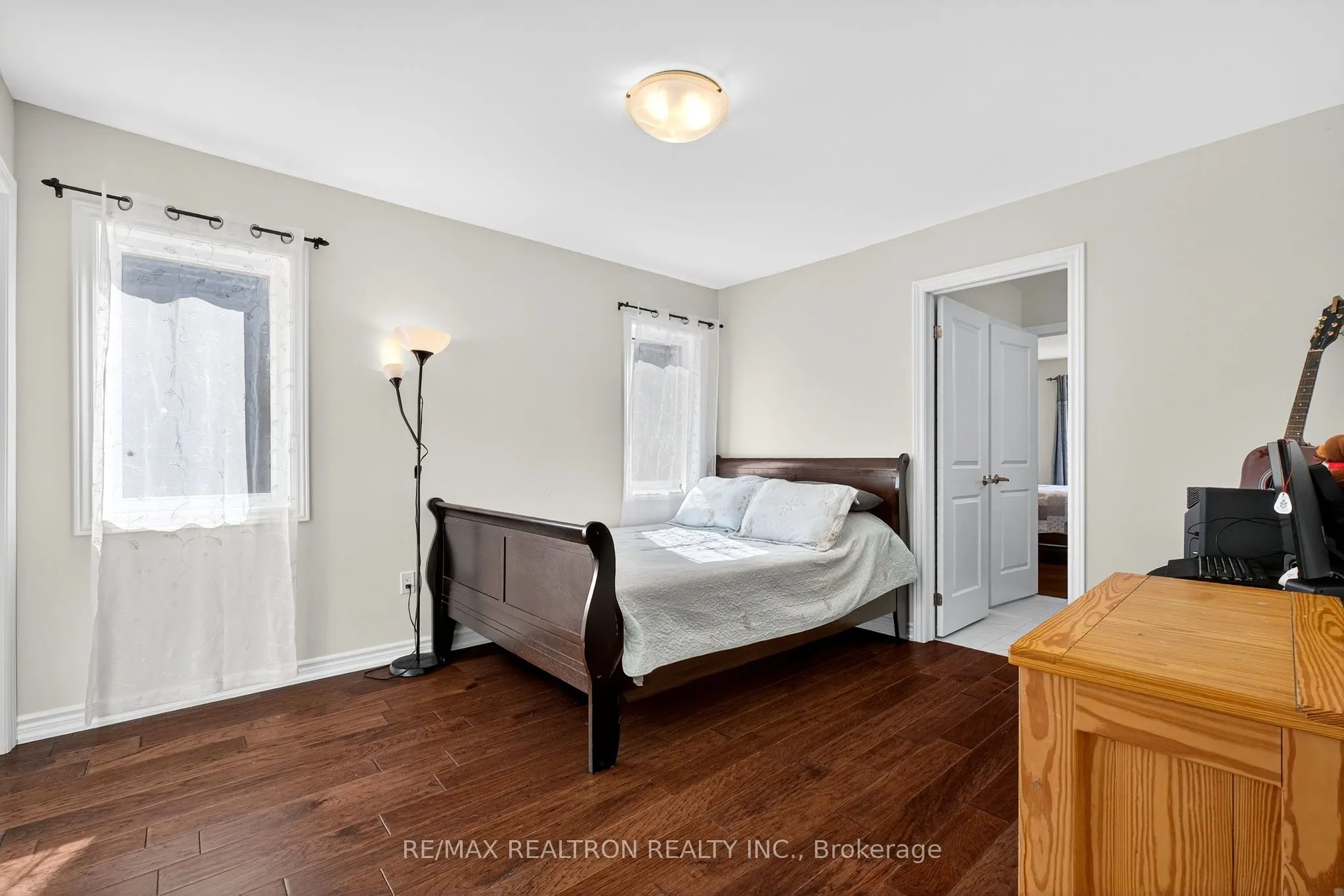 250 FERRAGINE Crescent