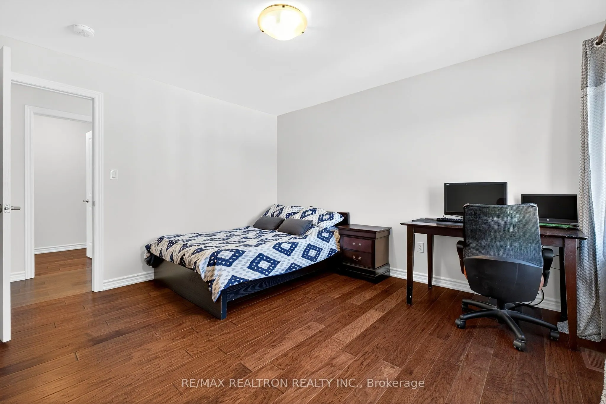 250 FERRAGINE Crescent
