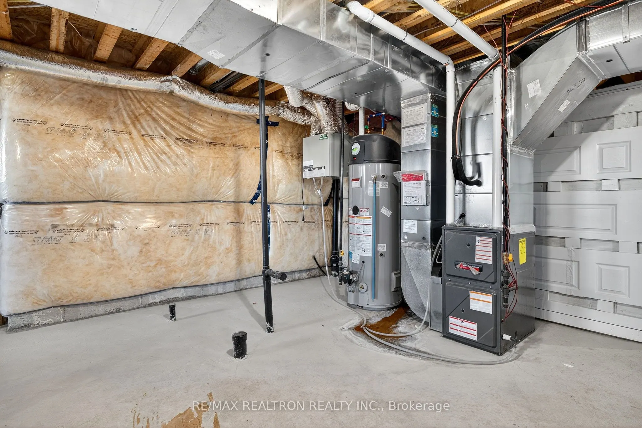 250 FERRAGINE Crescent