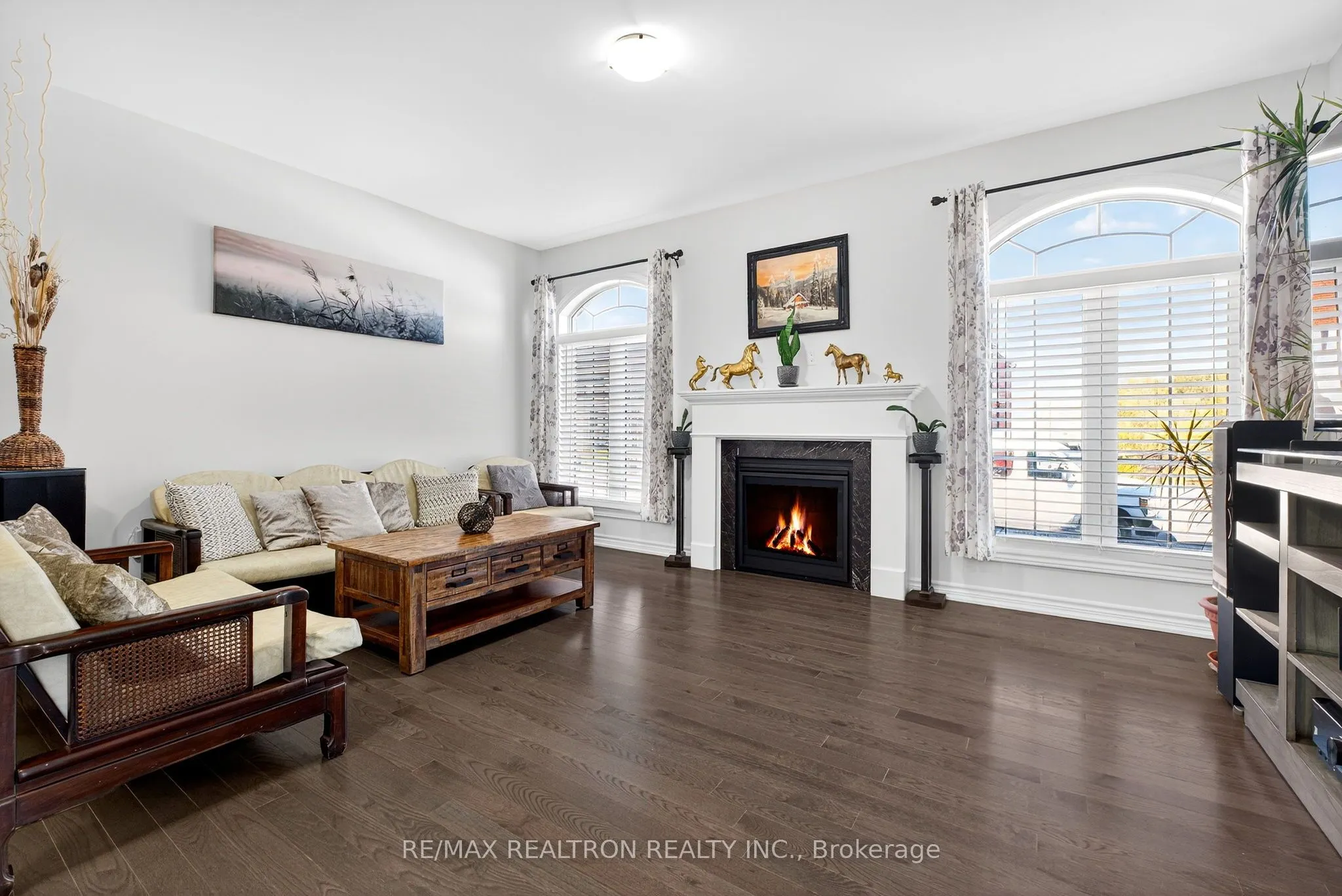 250 FERRAGINE Crescent