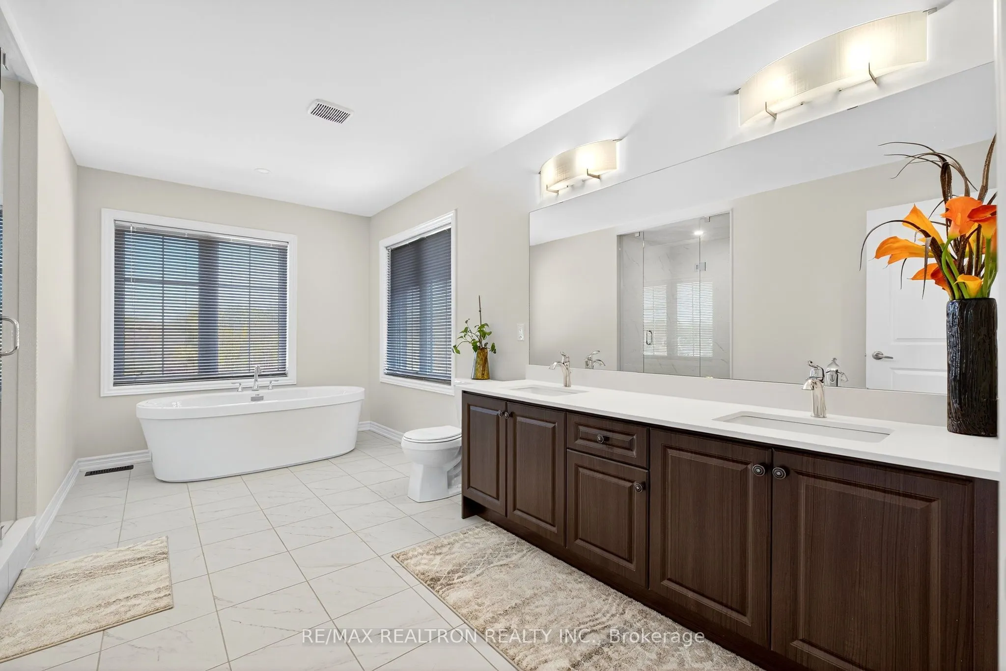 250 FERRAGINE Crescent