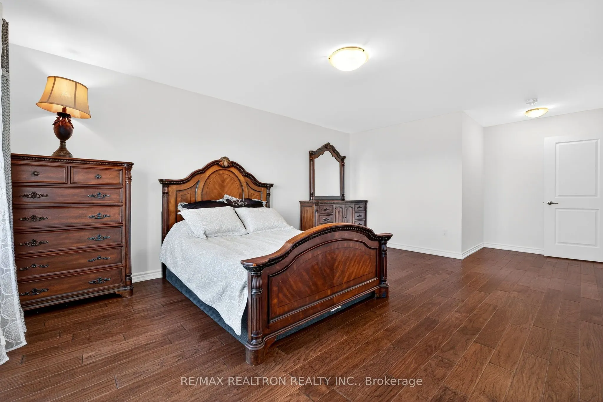 250 FERRAGINE Crescent