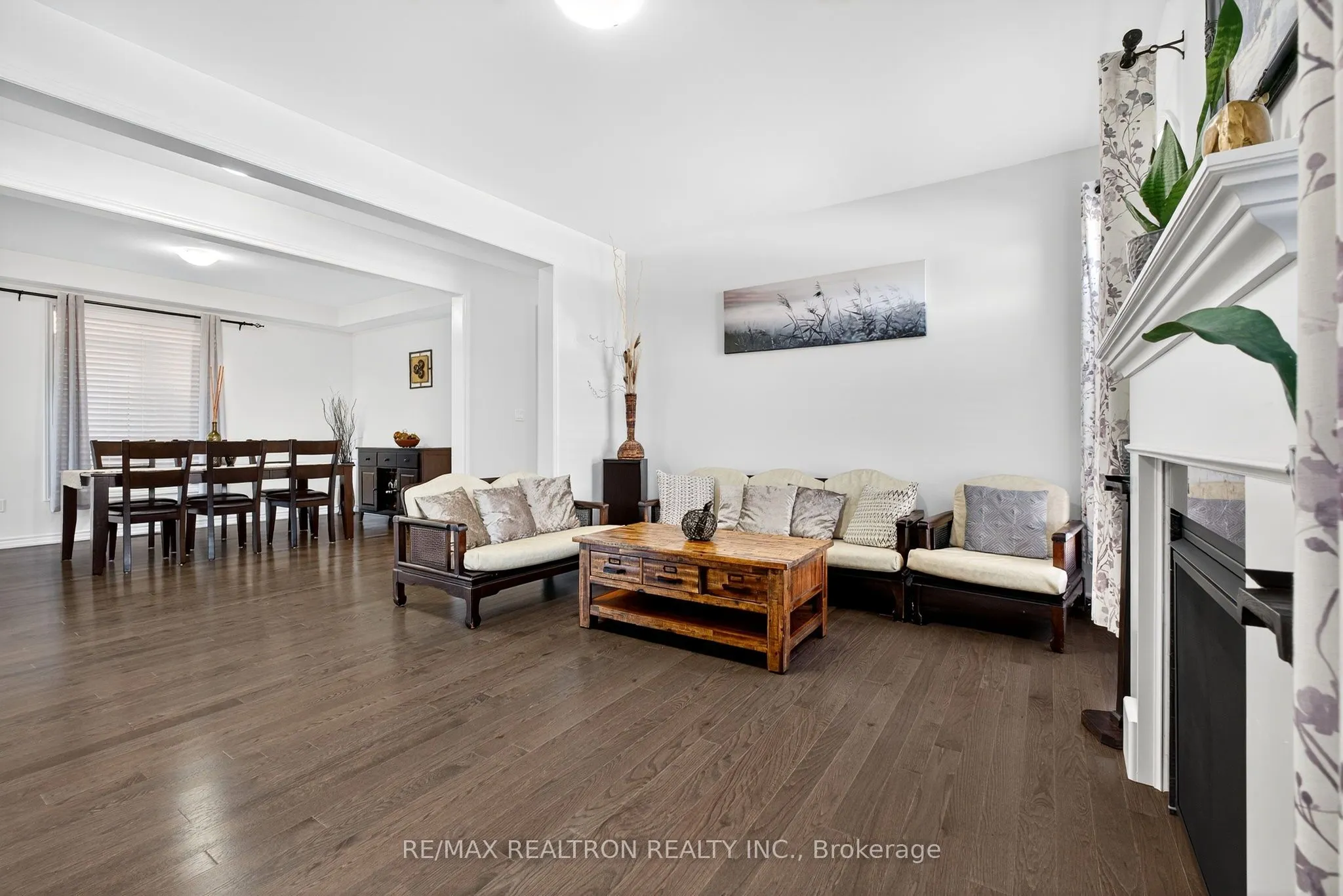 250 FERRAGINE Crescent