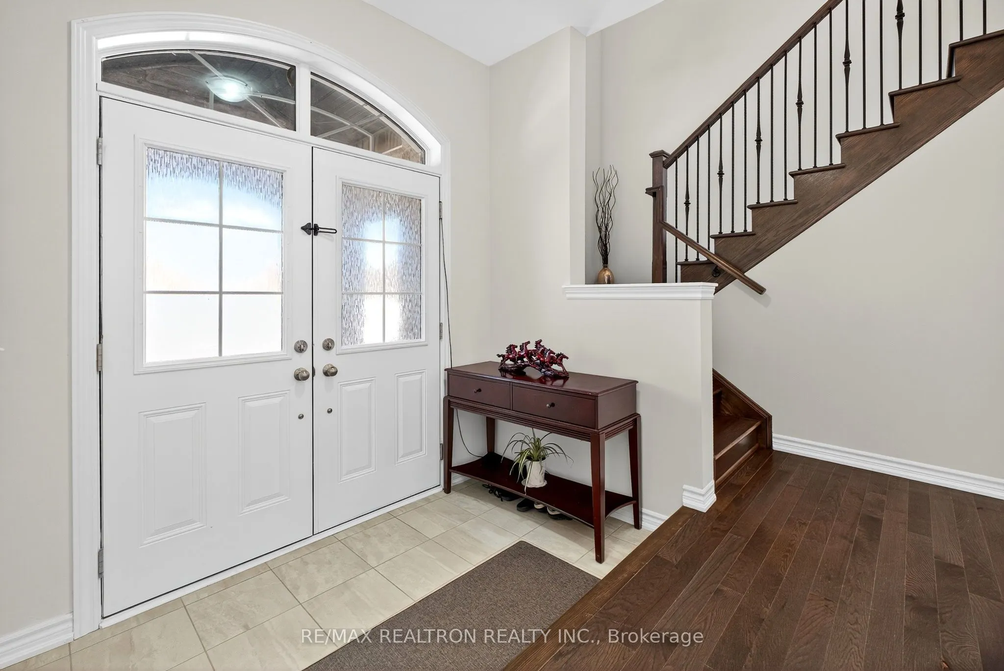 250 FERRAGINE Crescent