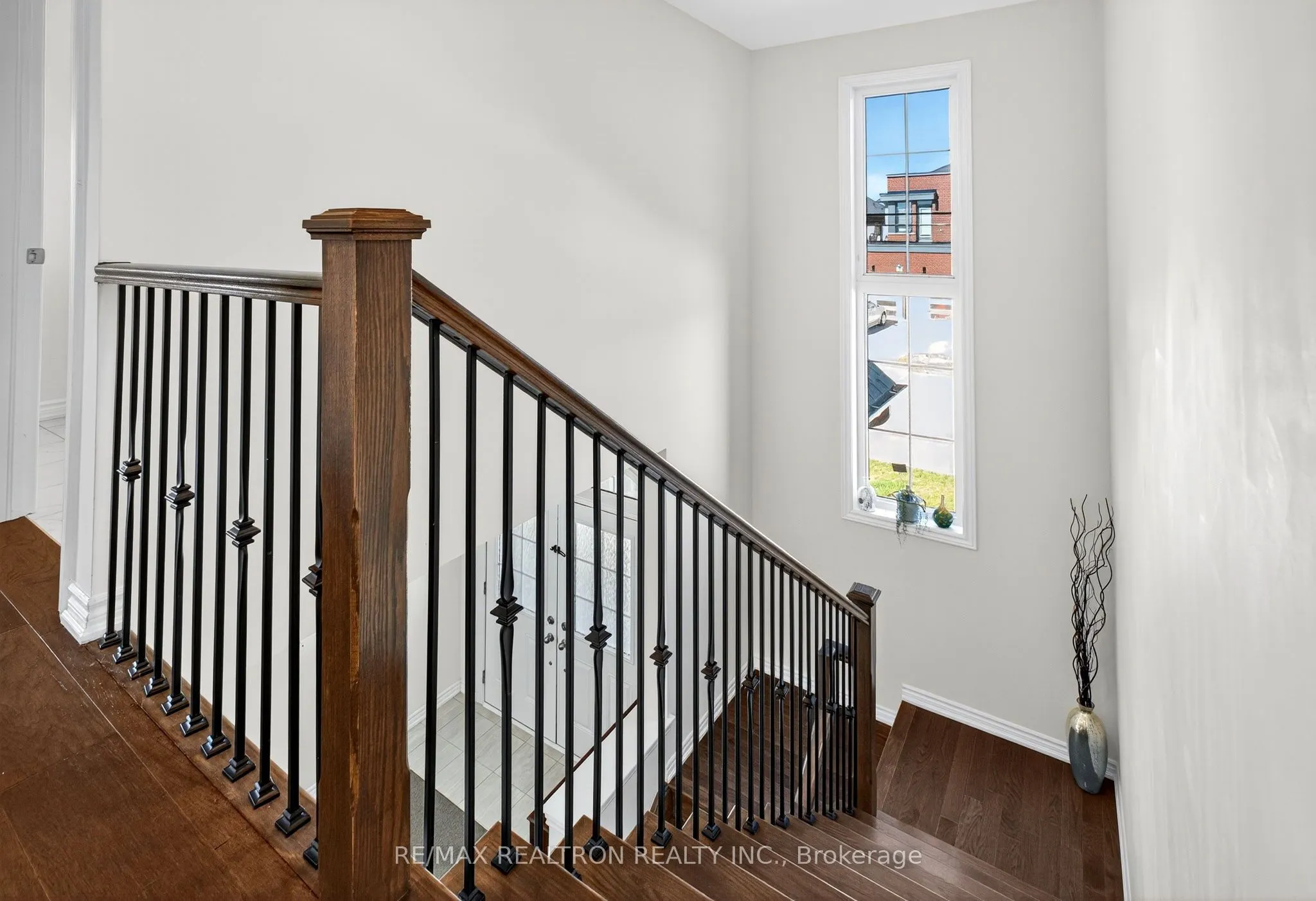 250 FERRAGINE Crescent