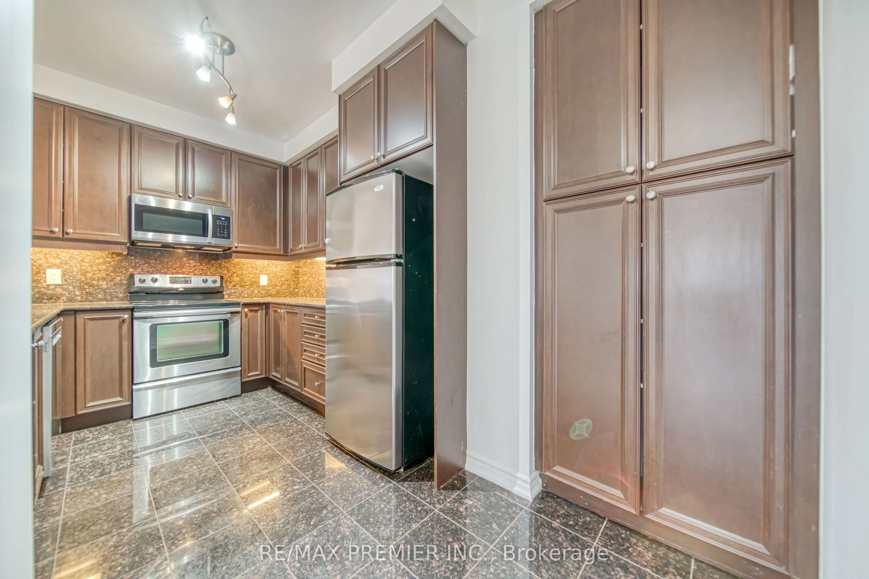 9235 Jane Street, #1201