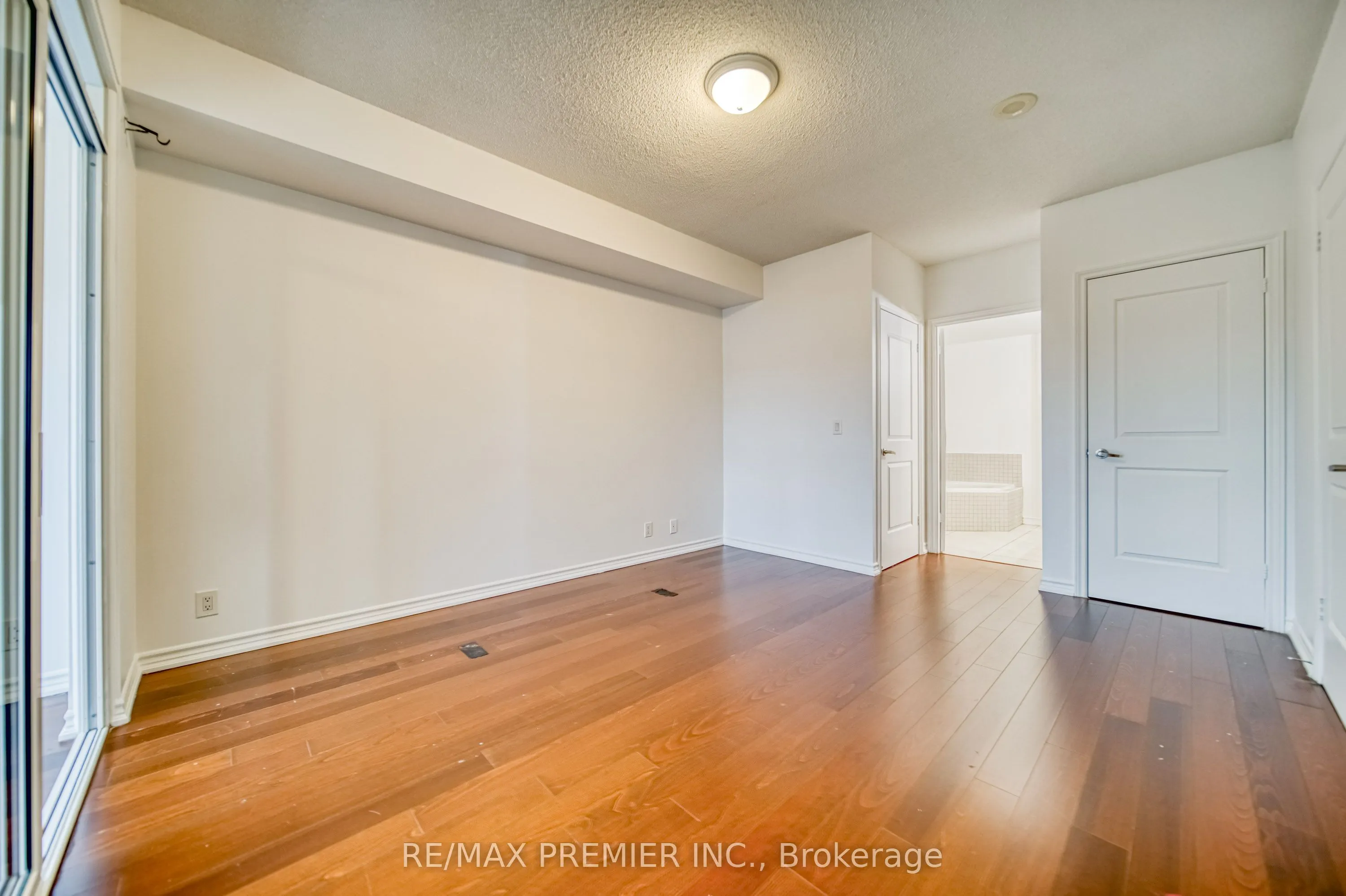 9235 Jane Street, #1201