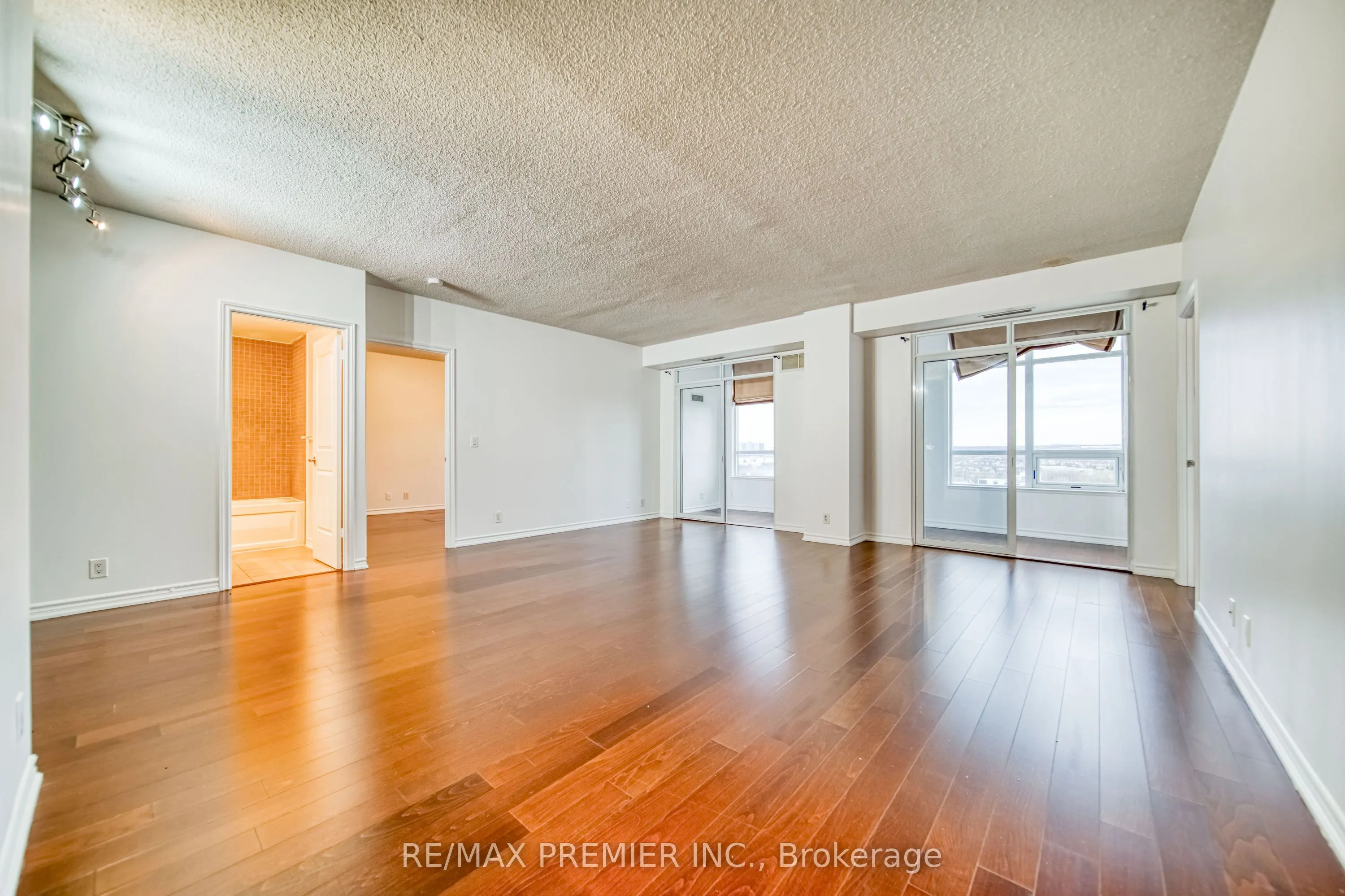 9235 Jane Street, #1201