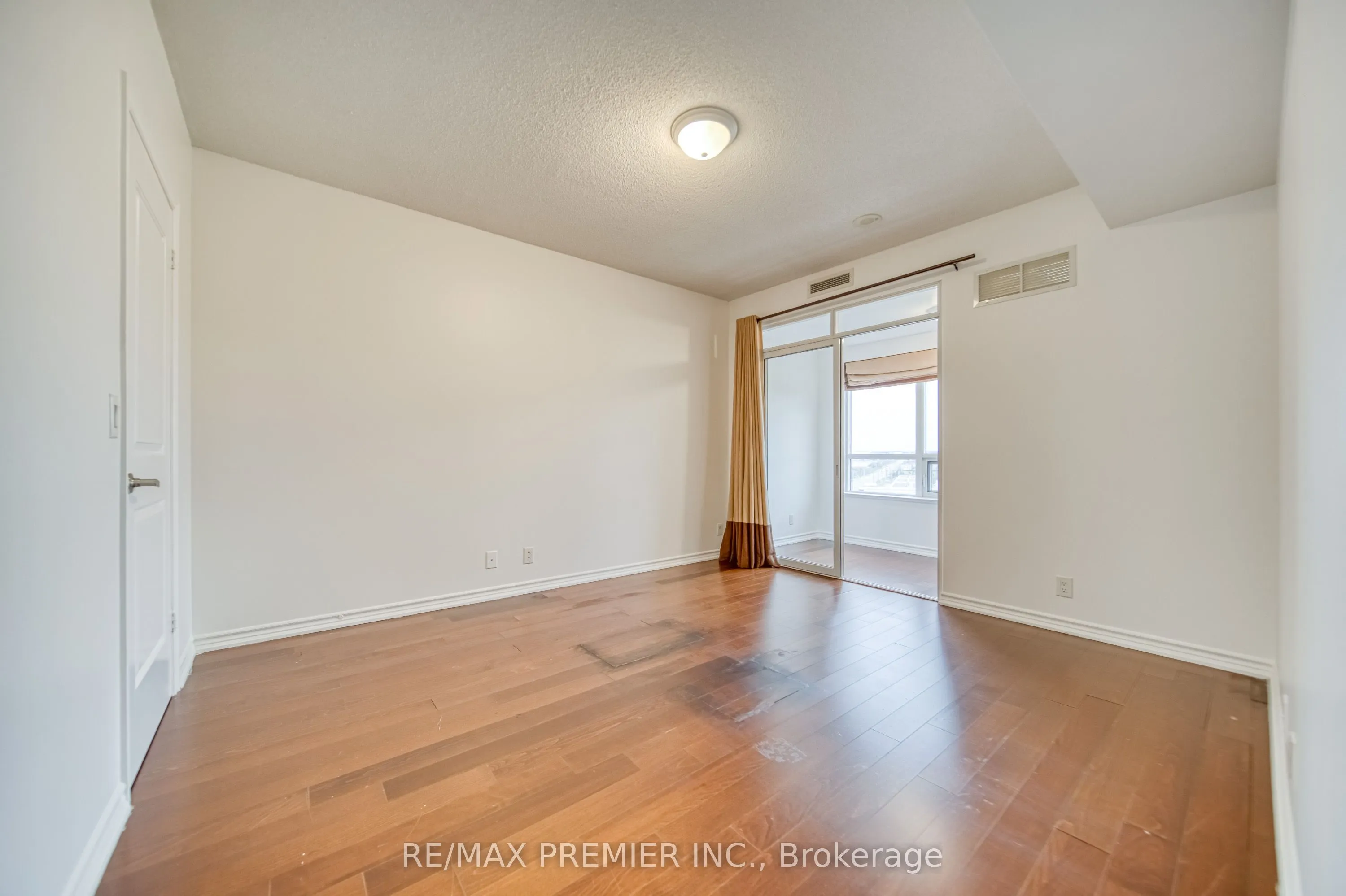 9235 Jane Street, #1201