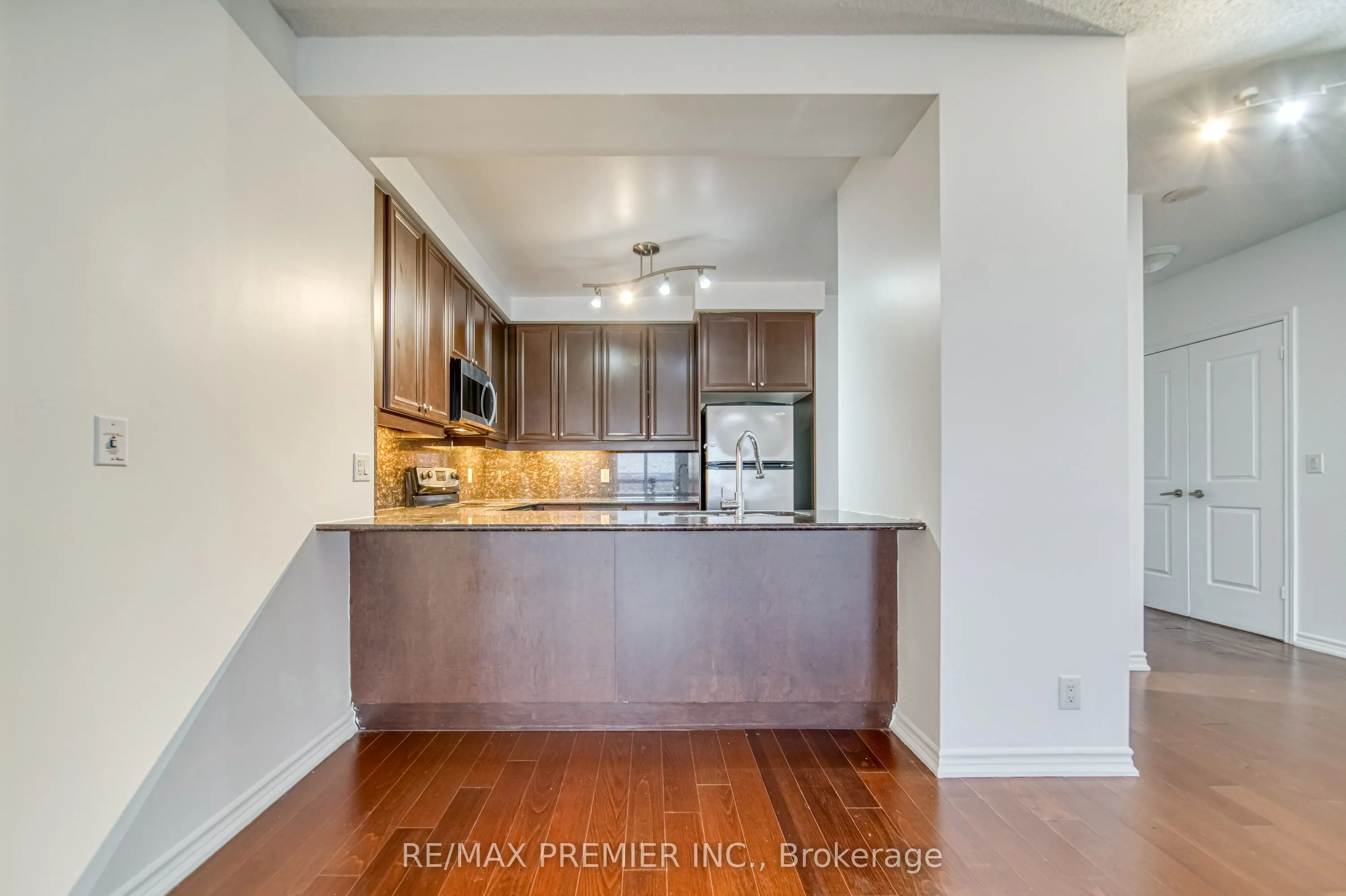 9235 Jane Street, #1201