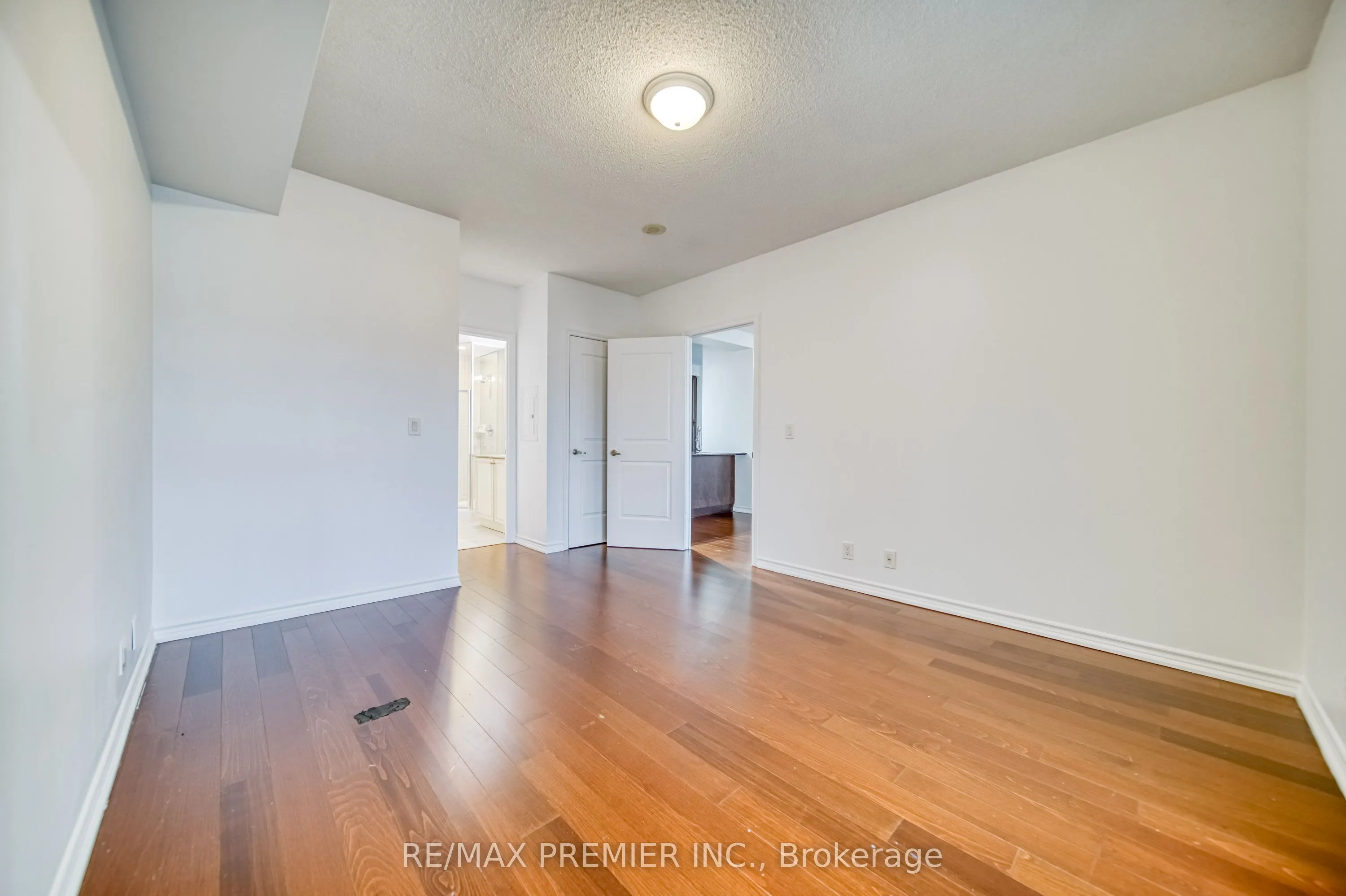 9235 Jane Street, #1201