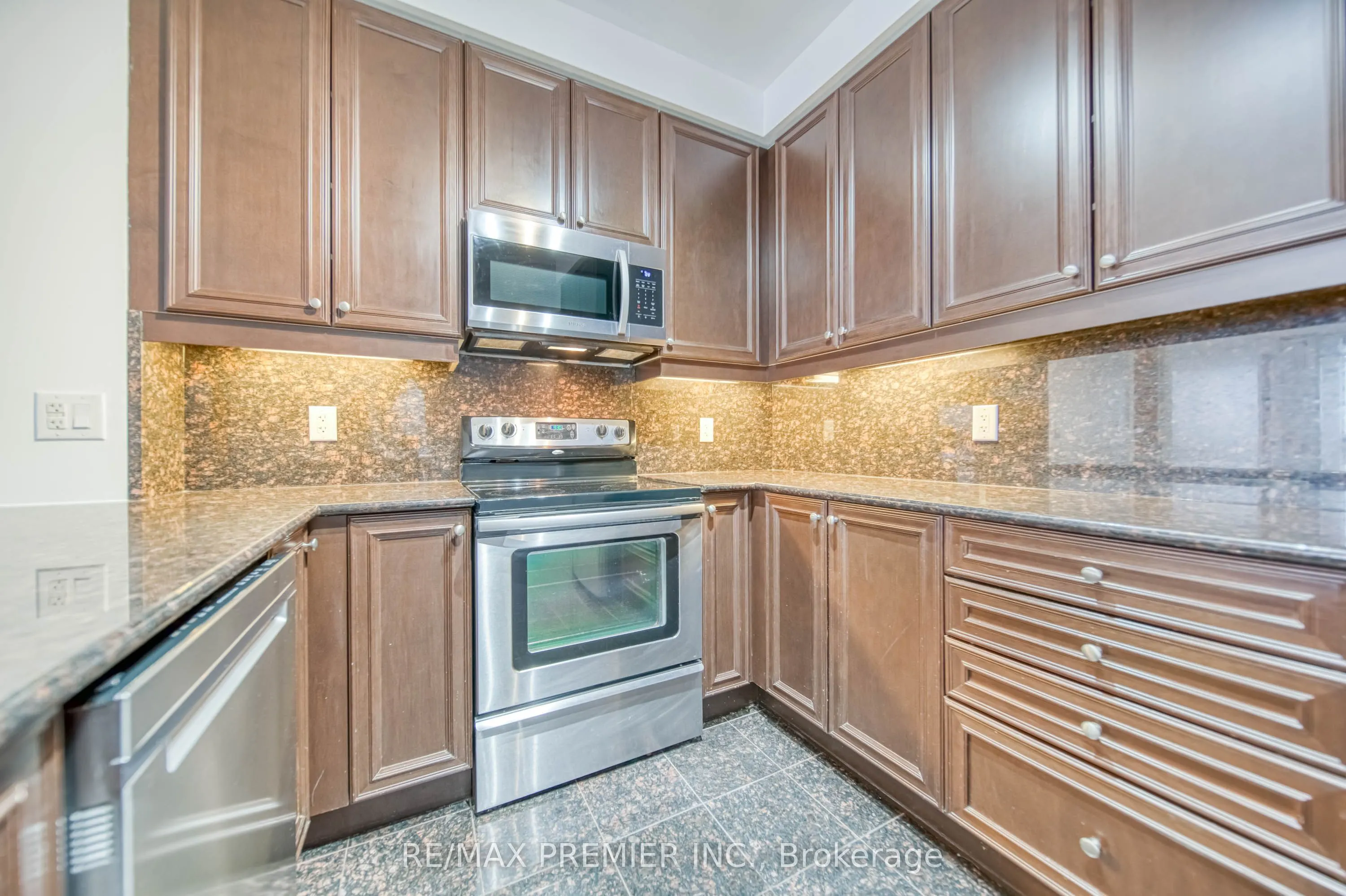 9235 Jane Street, #1201