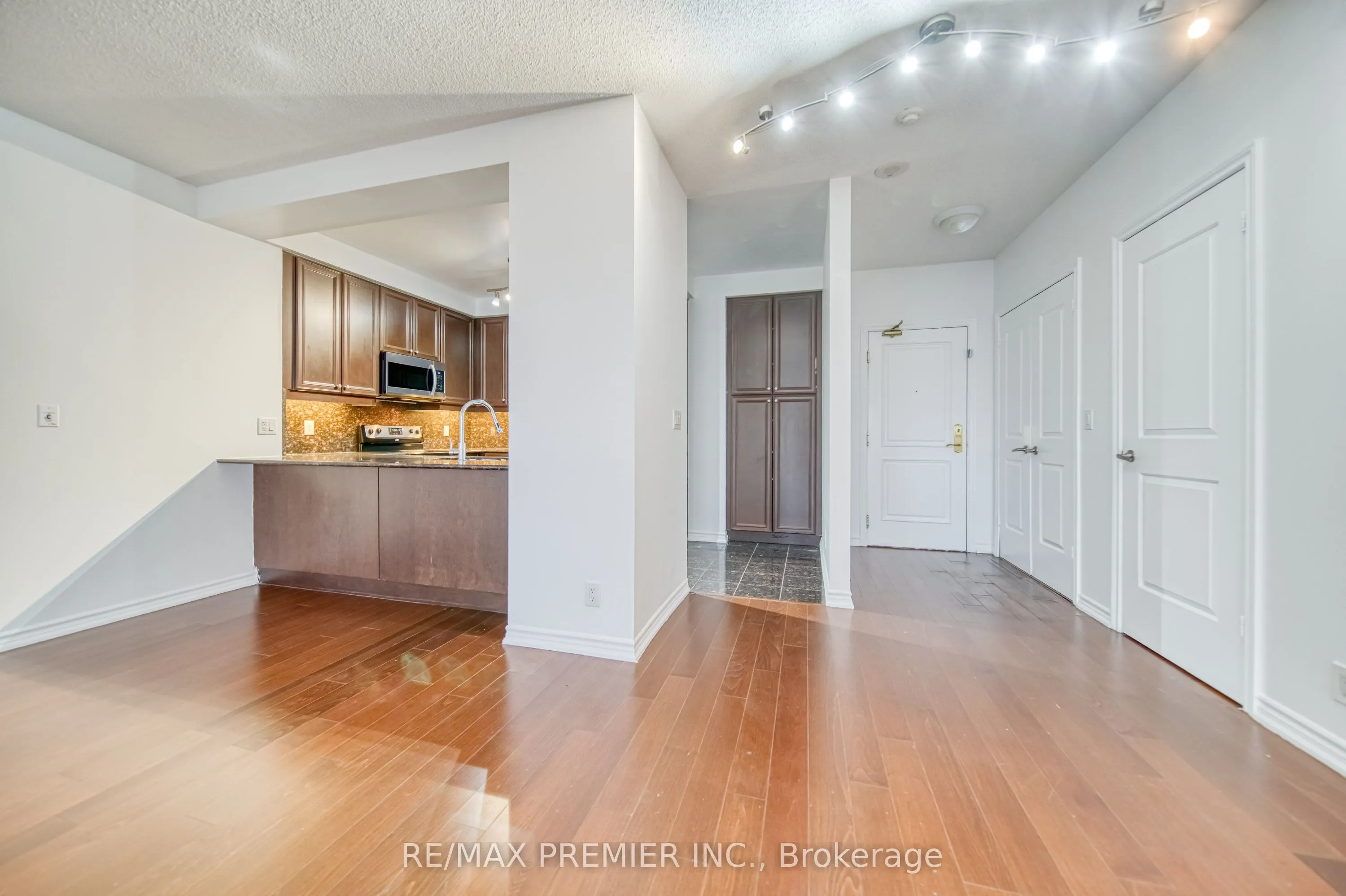 9235 Jane Street, #1201