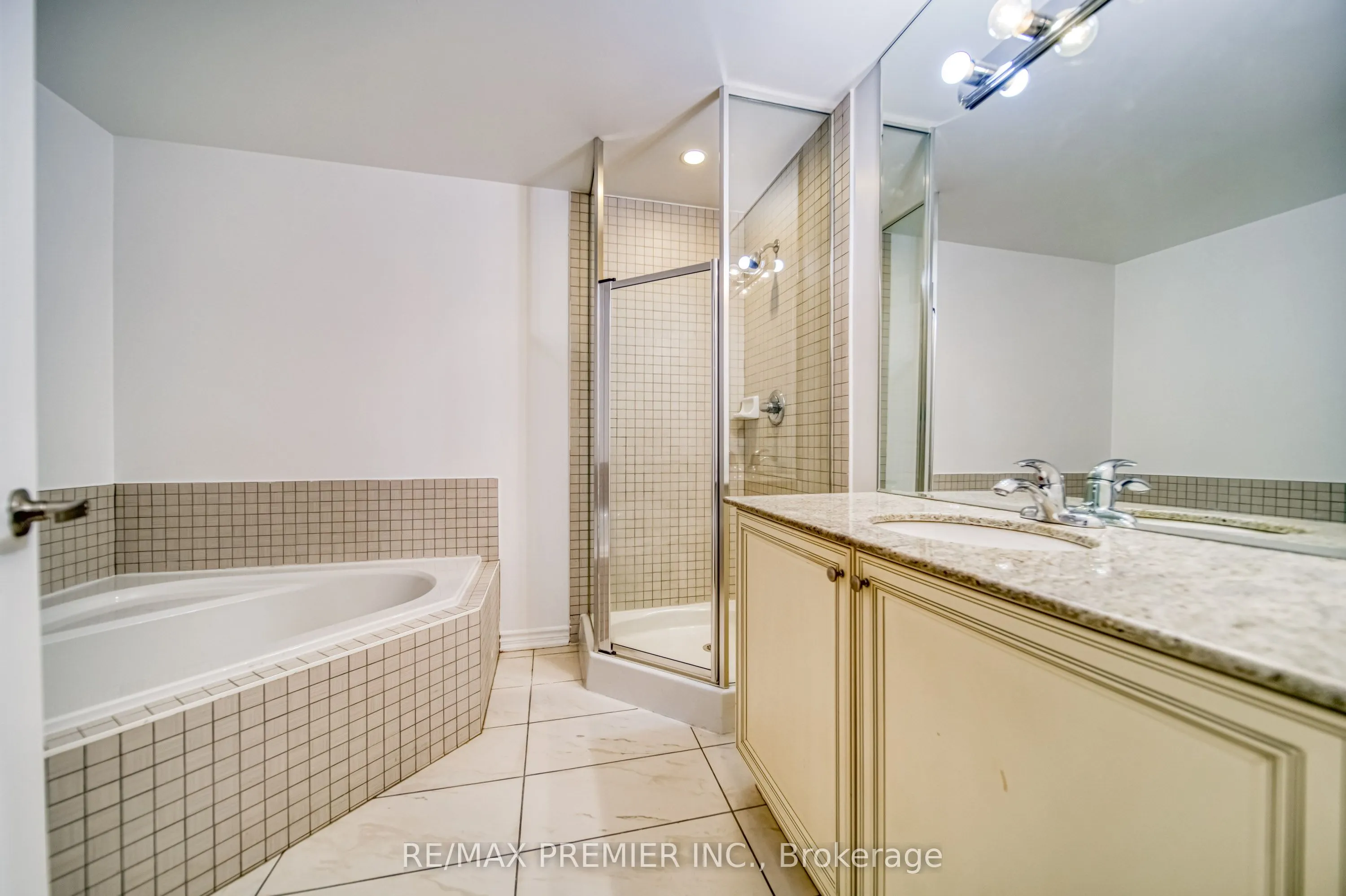 9235 Jane Street, #1201