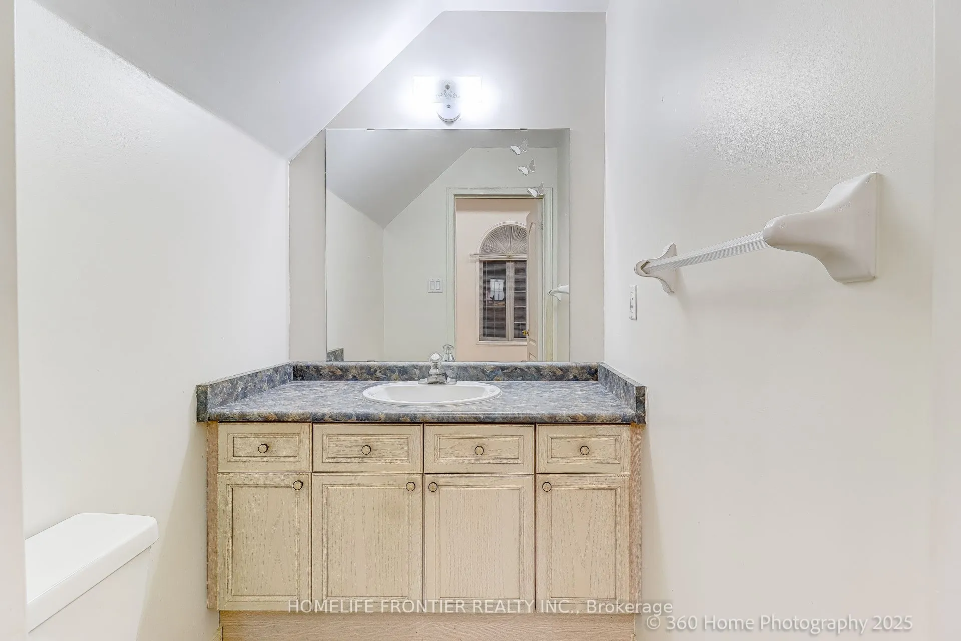 211 Kayla Crescent