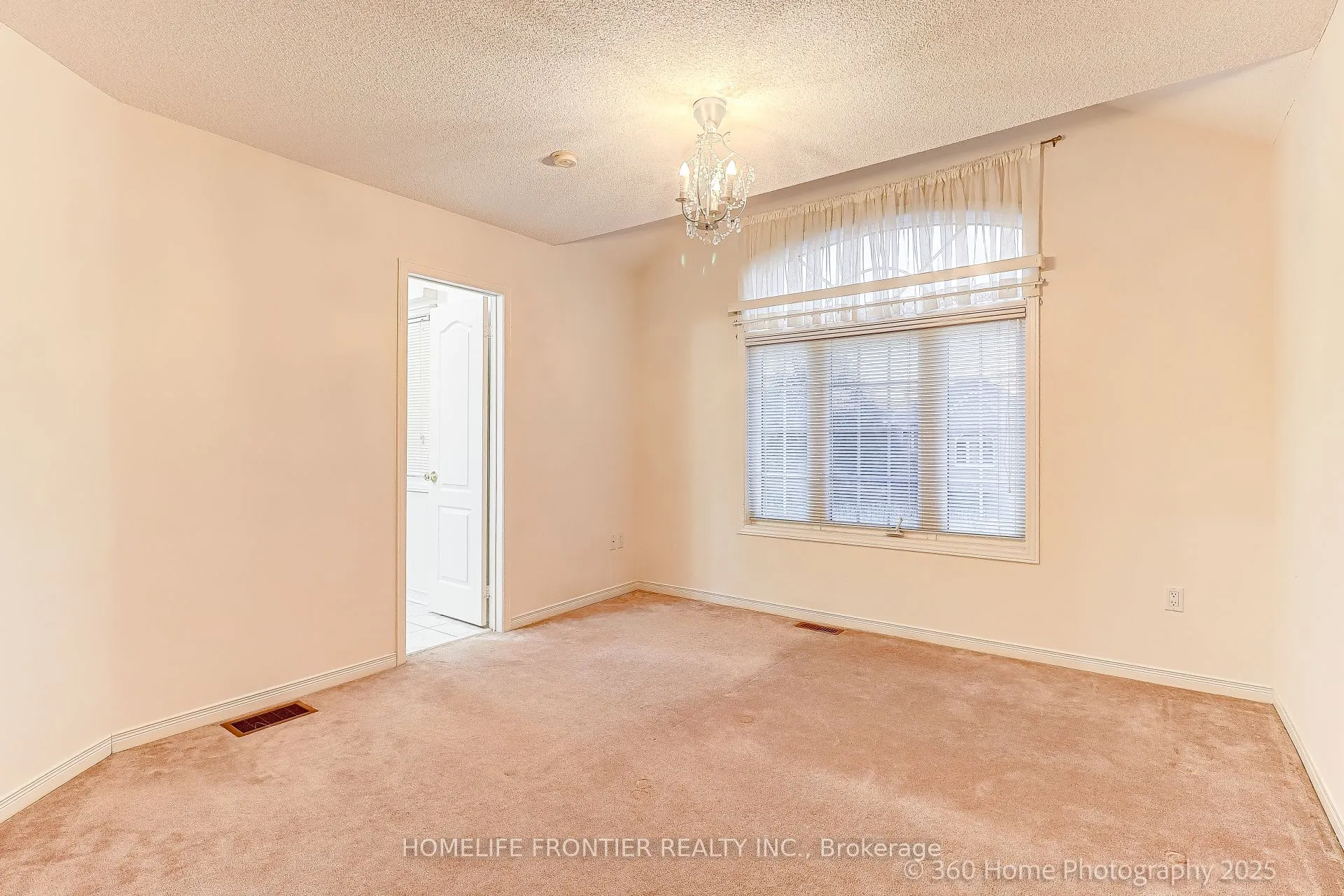 211 Kayla Crescent