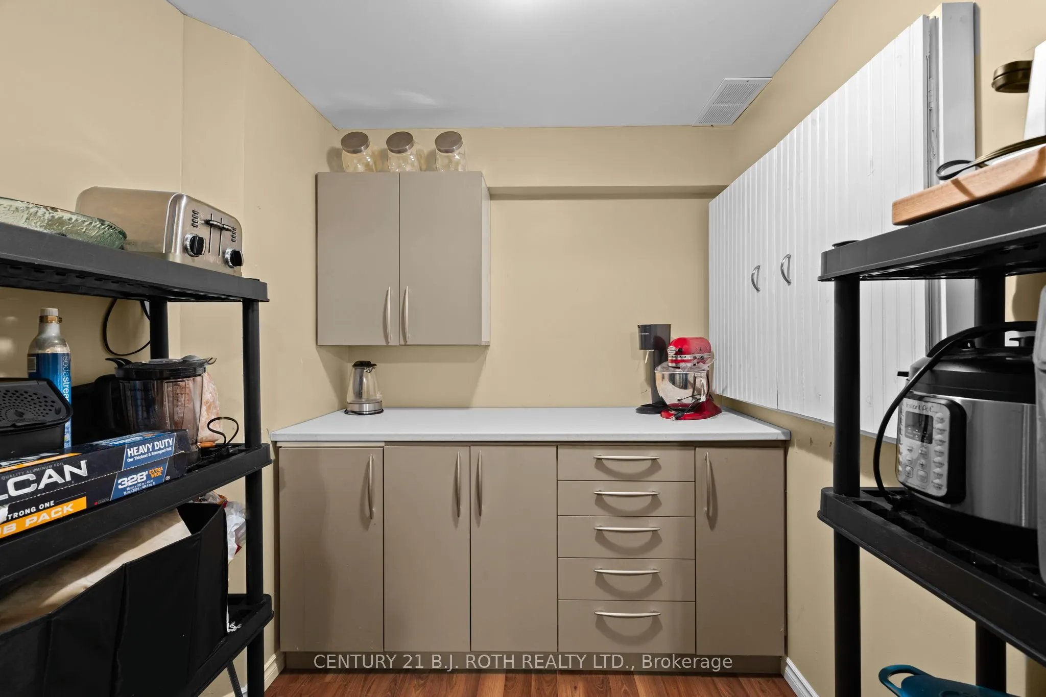 181 BANTING Crescent