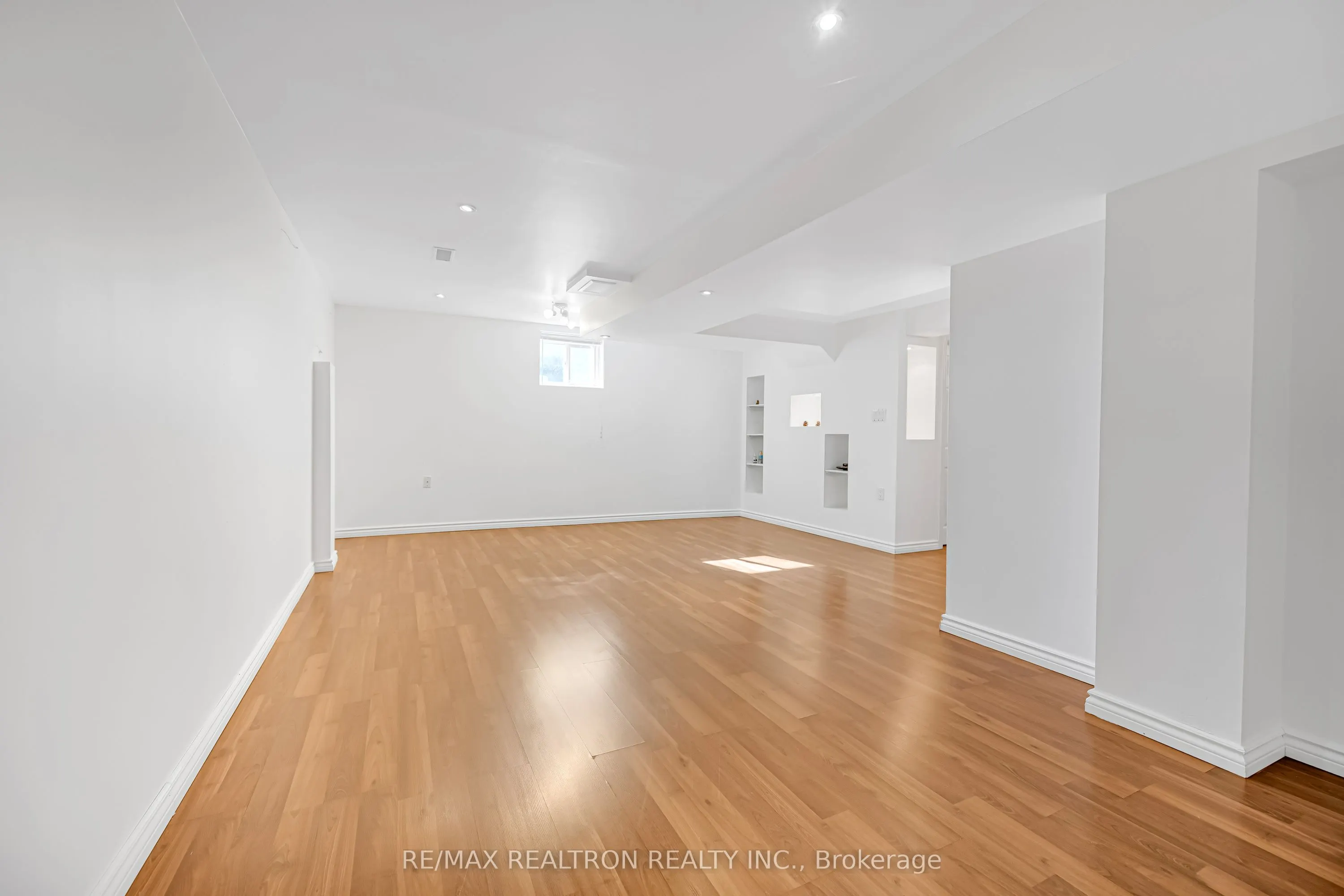 25 Nichols Boulevard