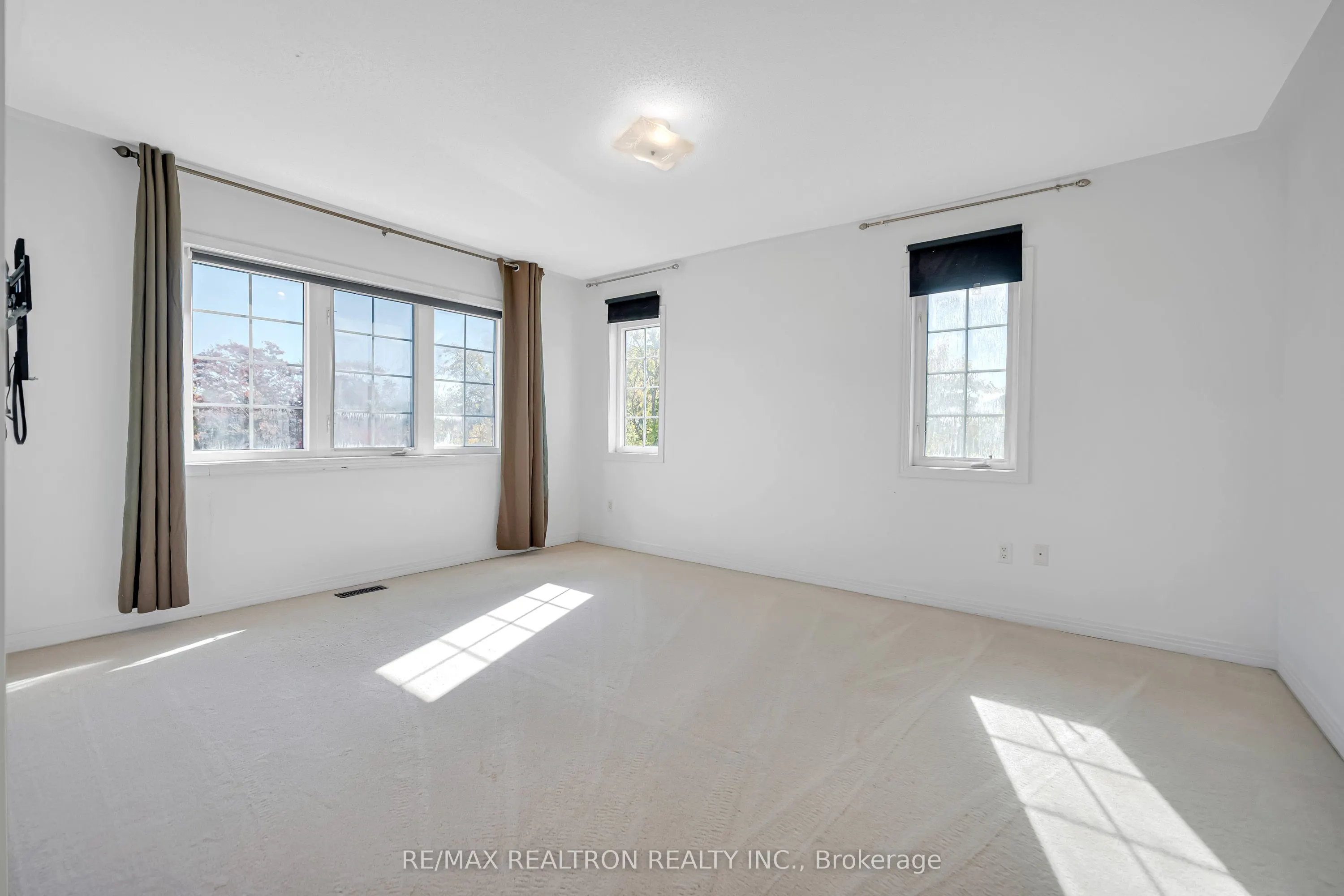 25 Nichols Boulevard