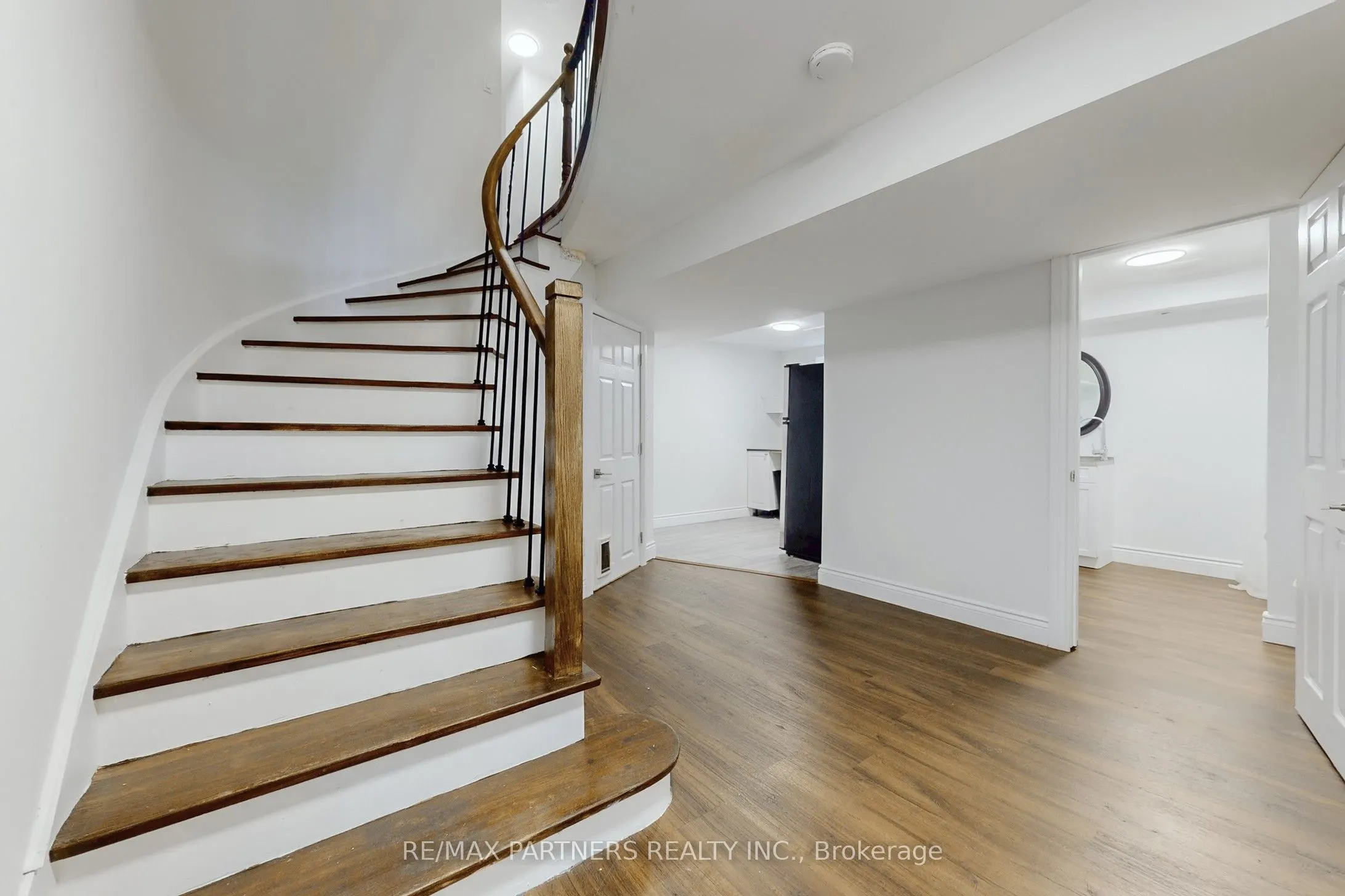 6 Geoffrey Crescent