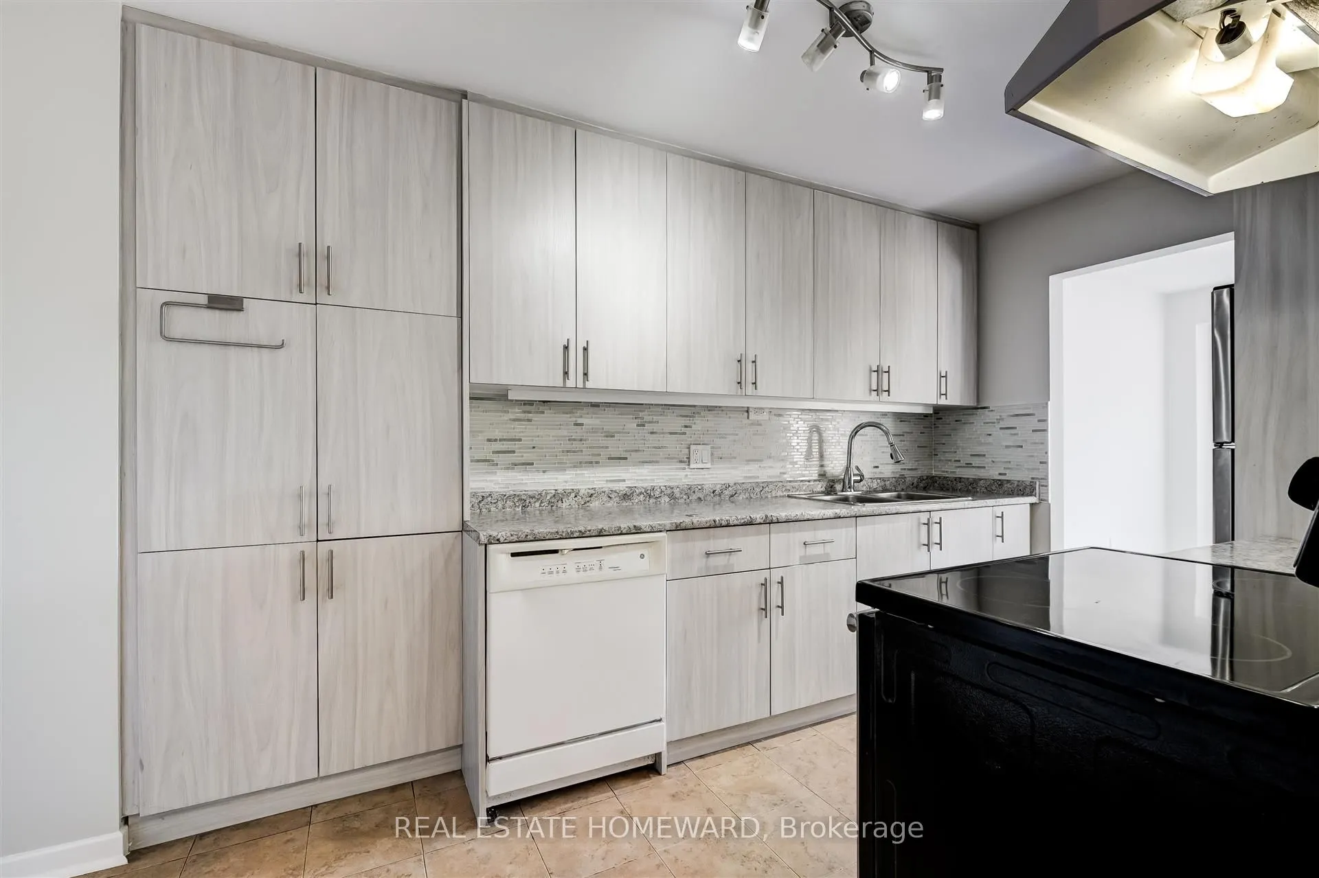 85 Baif Boulevard, #10