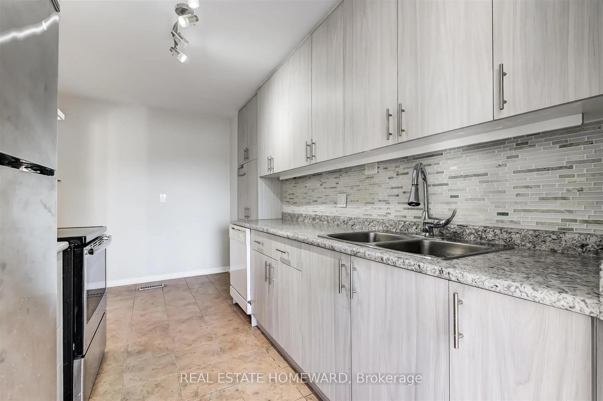 85 Baif Boulevard, #10