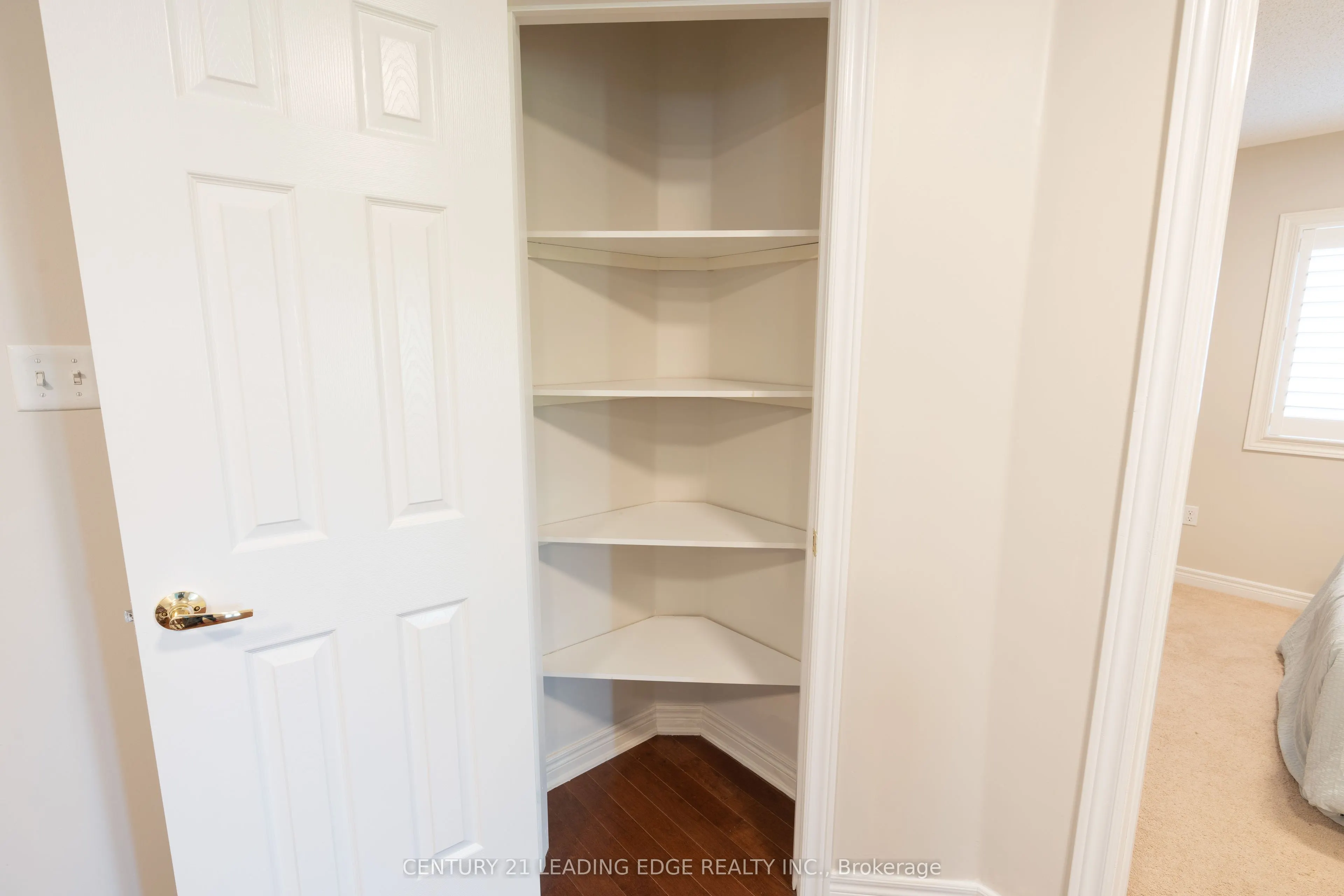 1163 Stuffles Crescent