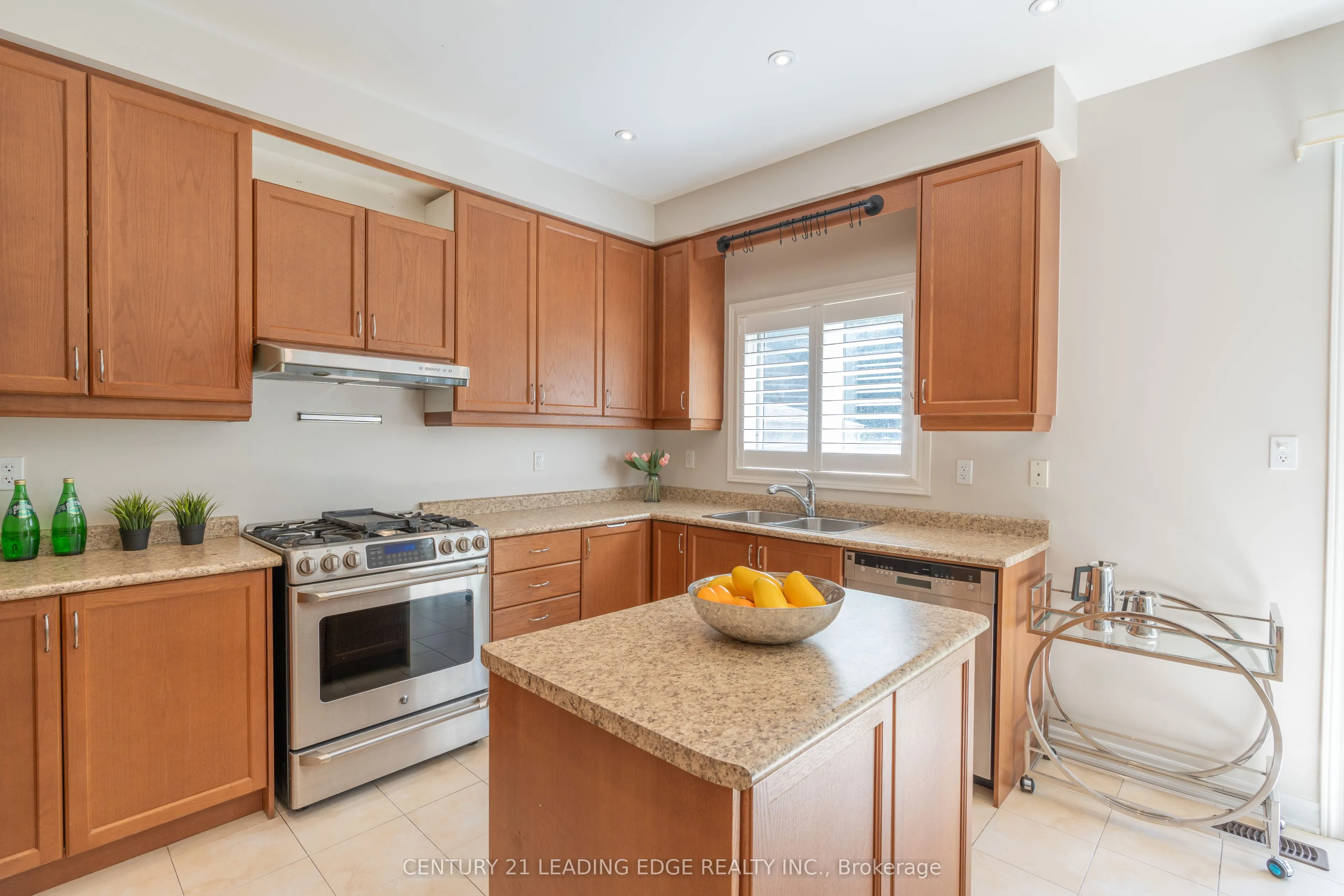 1163 Stuffles Crescent